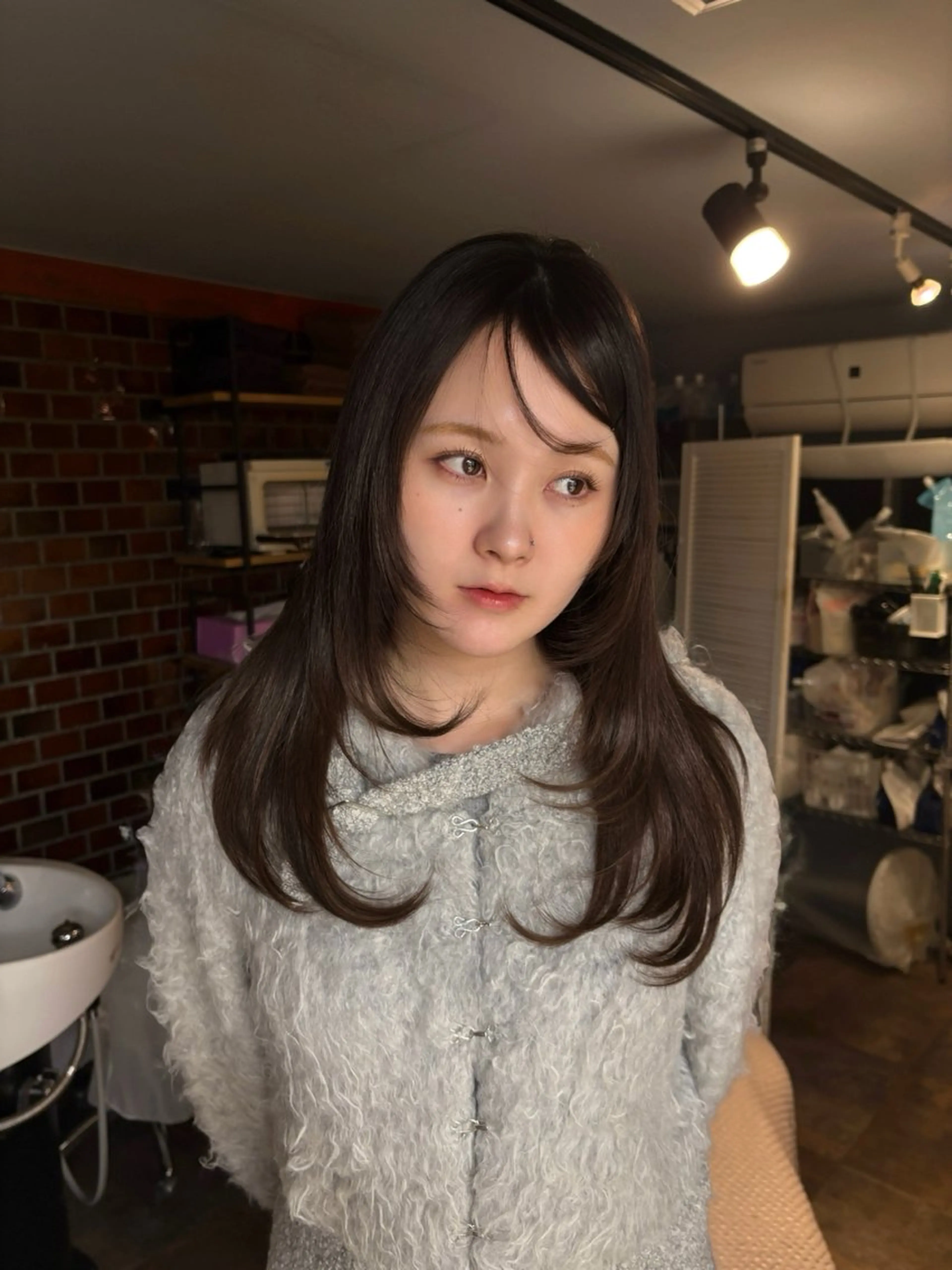 艶カラー+前髪顔周りカットの写真