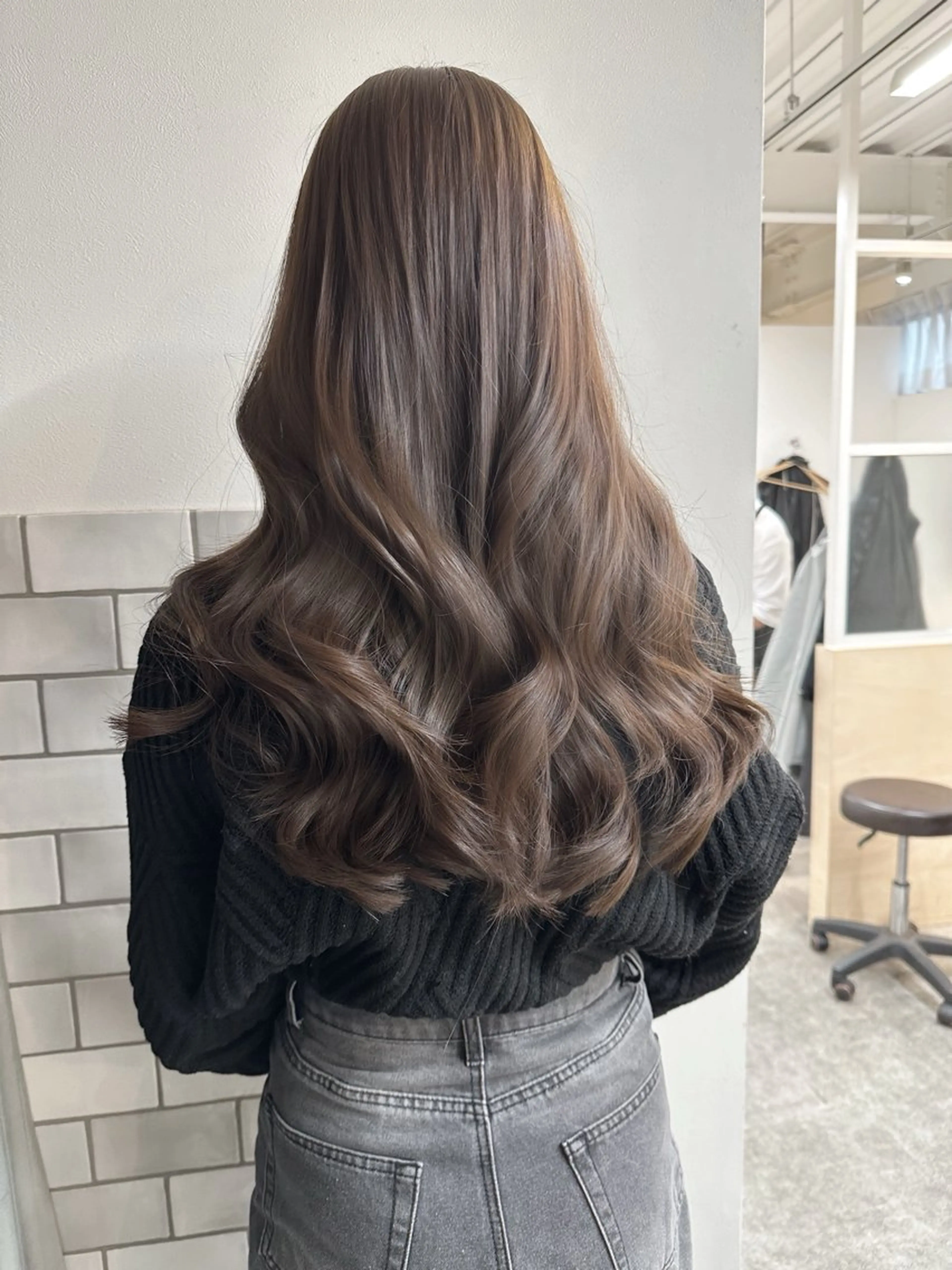 ロング カラー グレージュ ヘアカラー Airi 韓国y2k ボブパーマのヘアスタイル