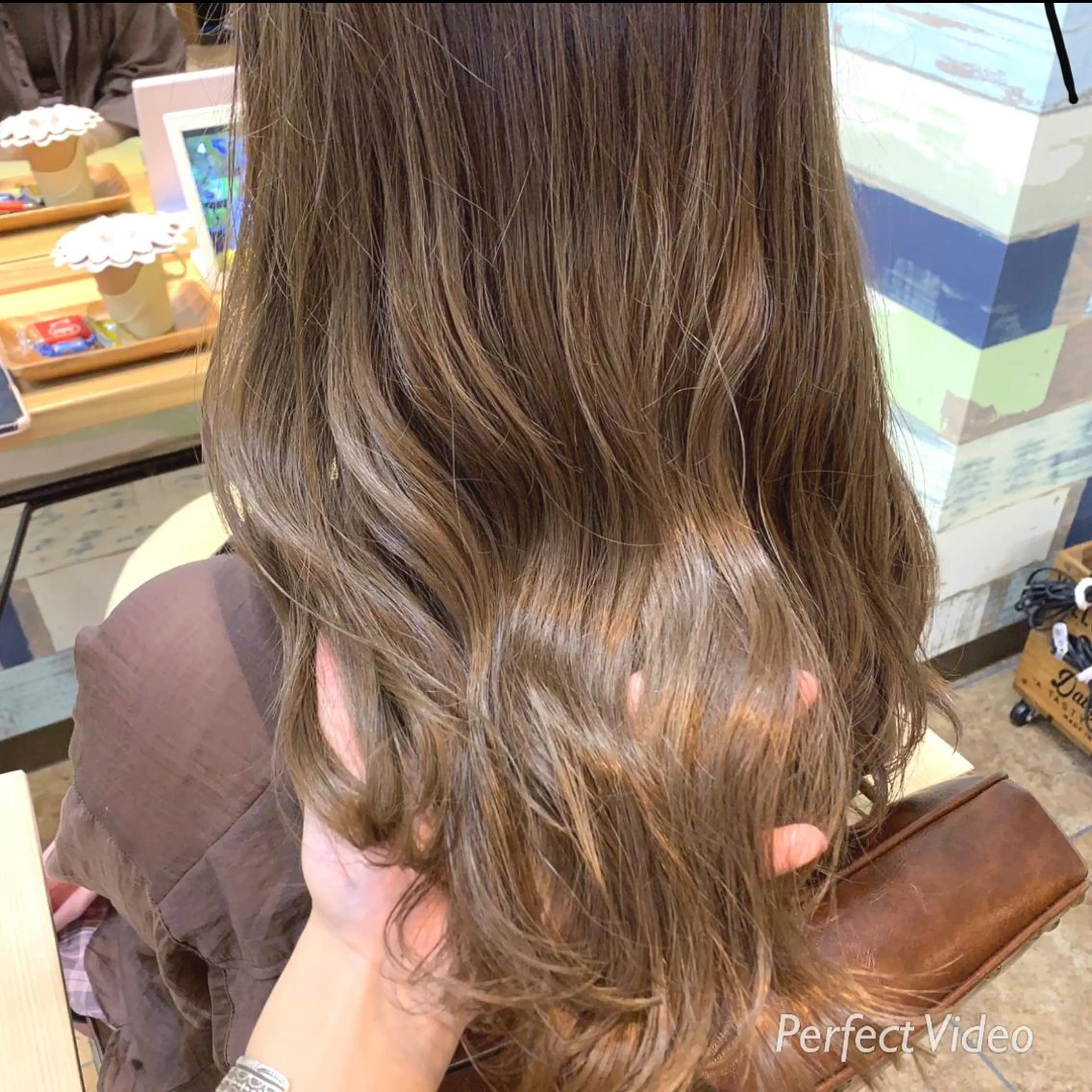 ロング カラー ブリーチ ミルクティーラテ ブリーチなし Wカラー🩷星野翔太のヘアスタイル