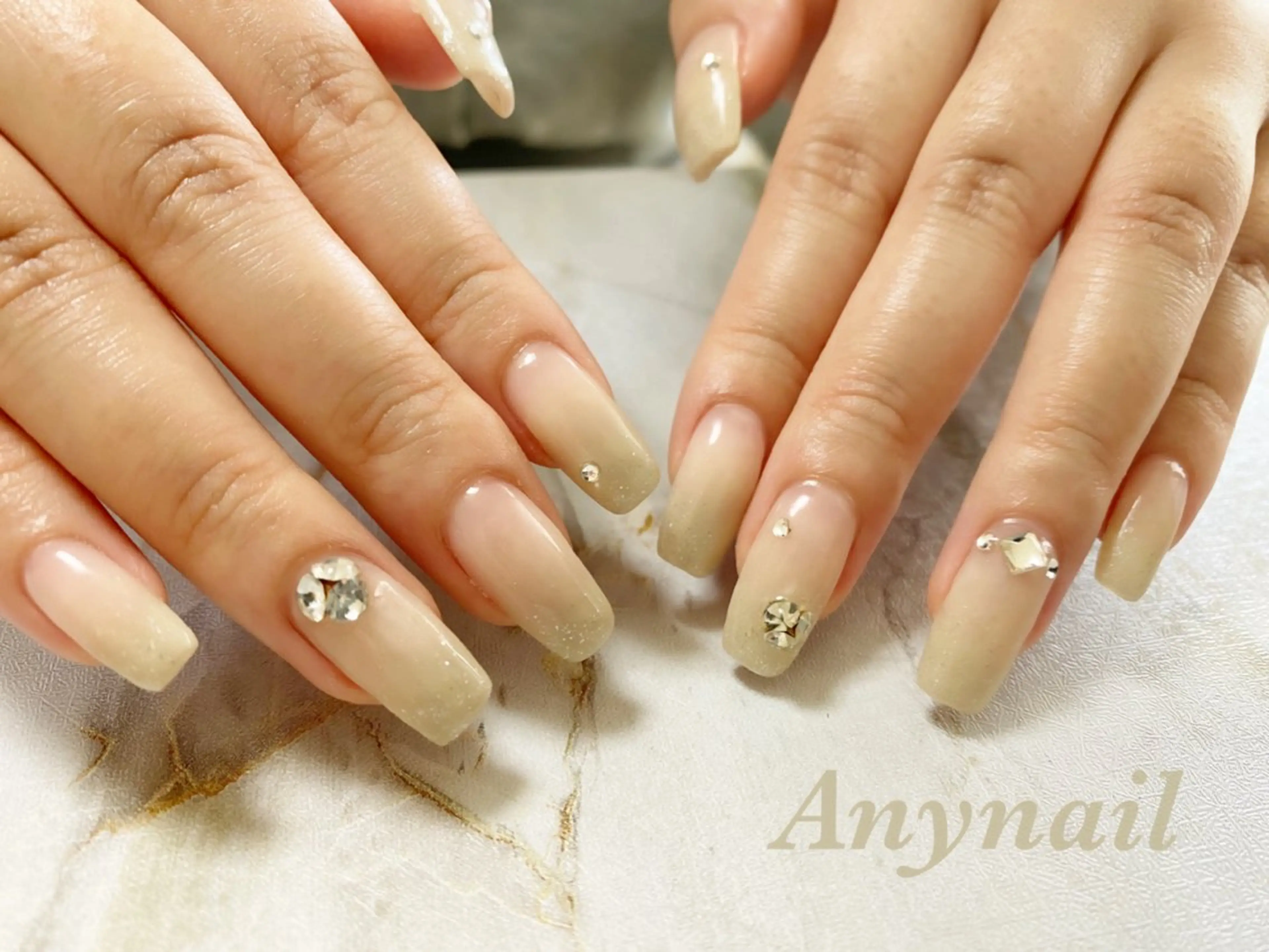 ネイル ブルー グラデーション オフィスネイル ストーンネイル ハンドネイル 岩澤 恵子のネイルデザイン