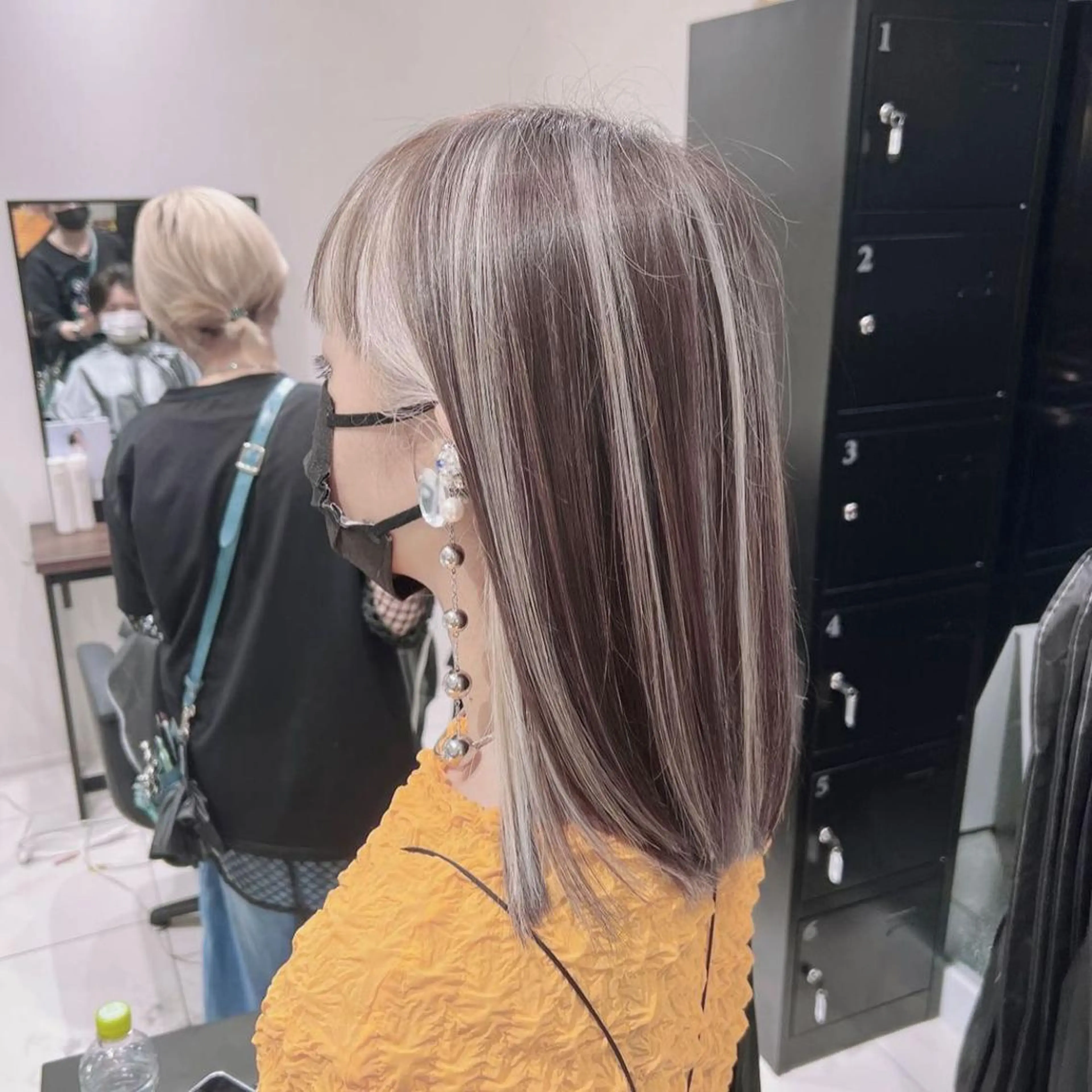 ミディアム カラー ブリーチ ケアブリーチ ハイライトカラー インナーカラー ハイライト ヘアカラー 福西 洋斗のヘアスタイル