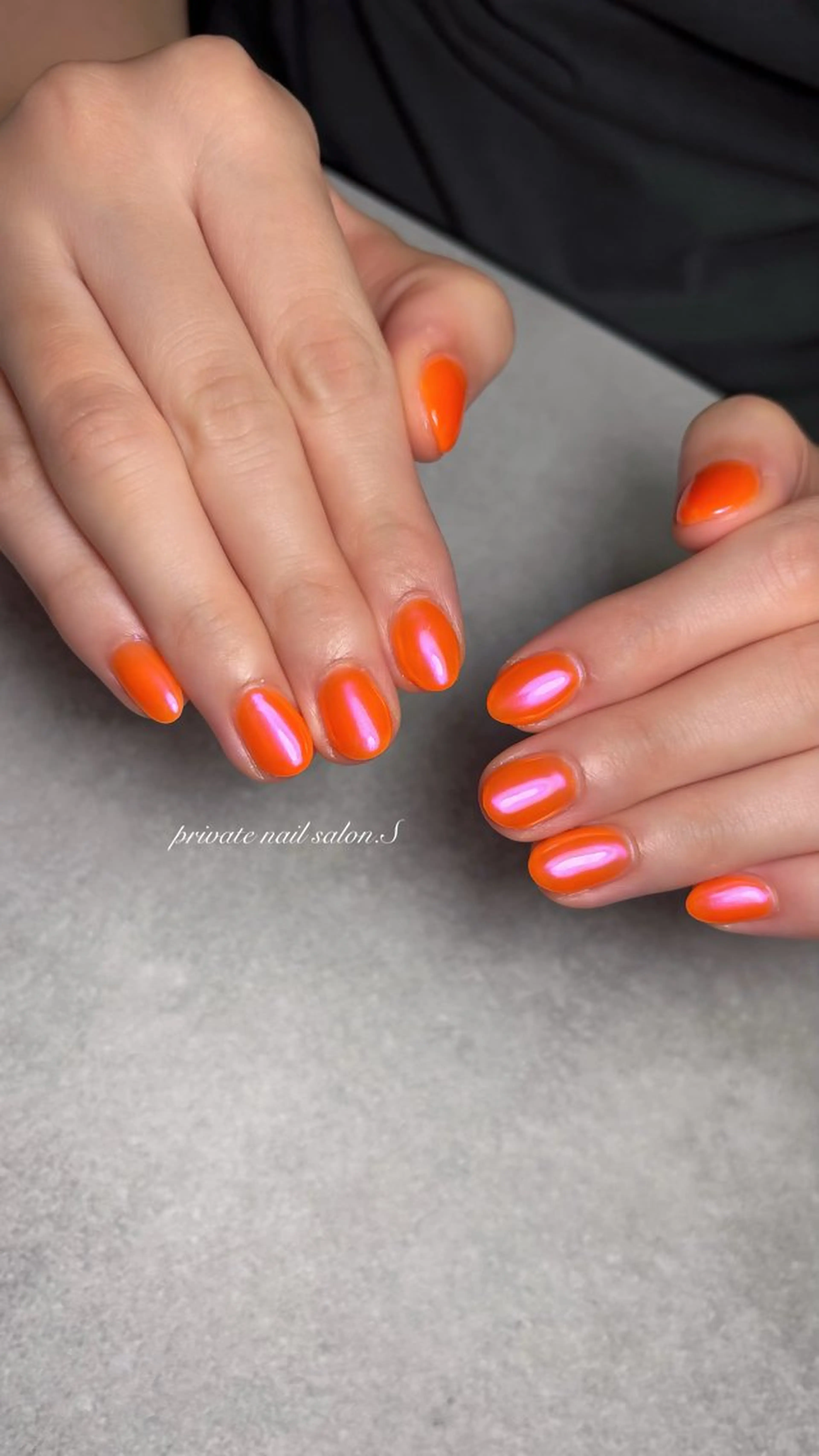 ネイル オーロラネイル ジェルネイル 持ち込み ワンカラーネイル オレンジ ハンドネイル 関山 志乃のネイルデザイン
