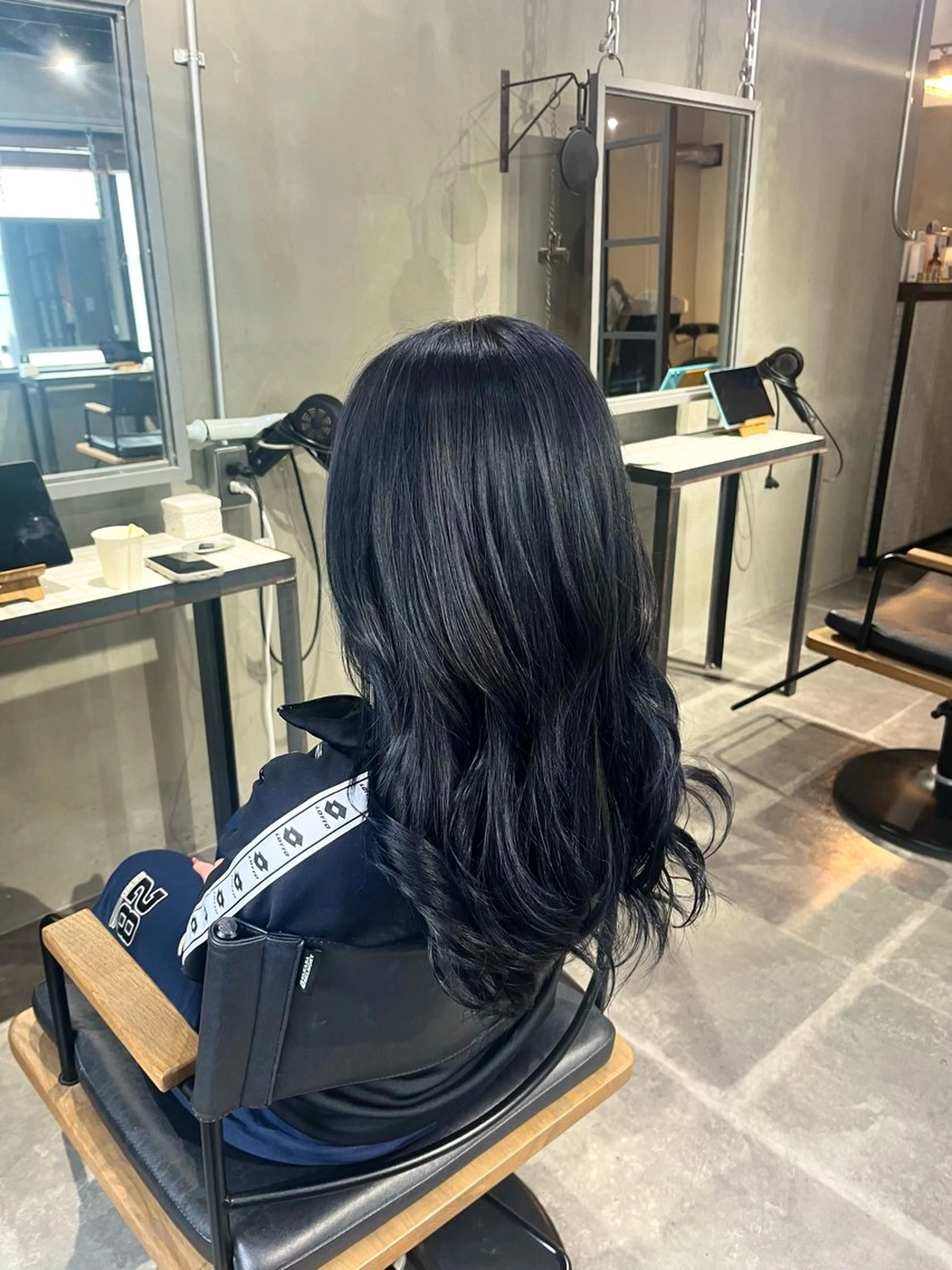 ミディアム カラー 黒髪 ブルーカラー ブルーブラック 透明感♥韓国ヘア HINAのヘアスタイル