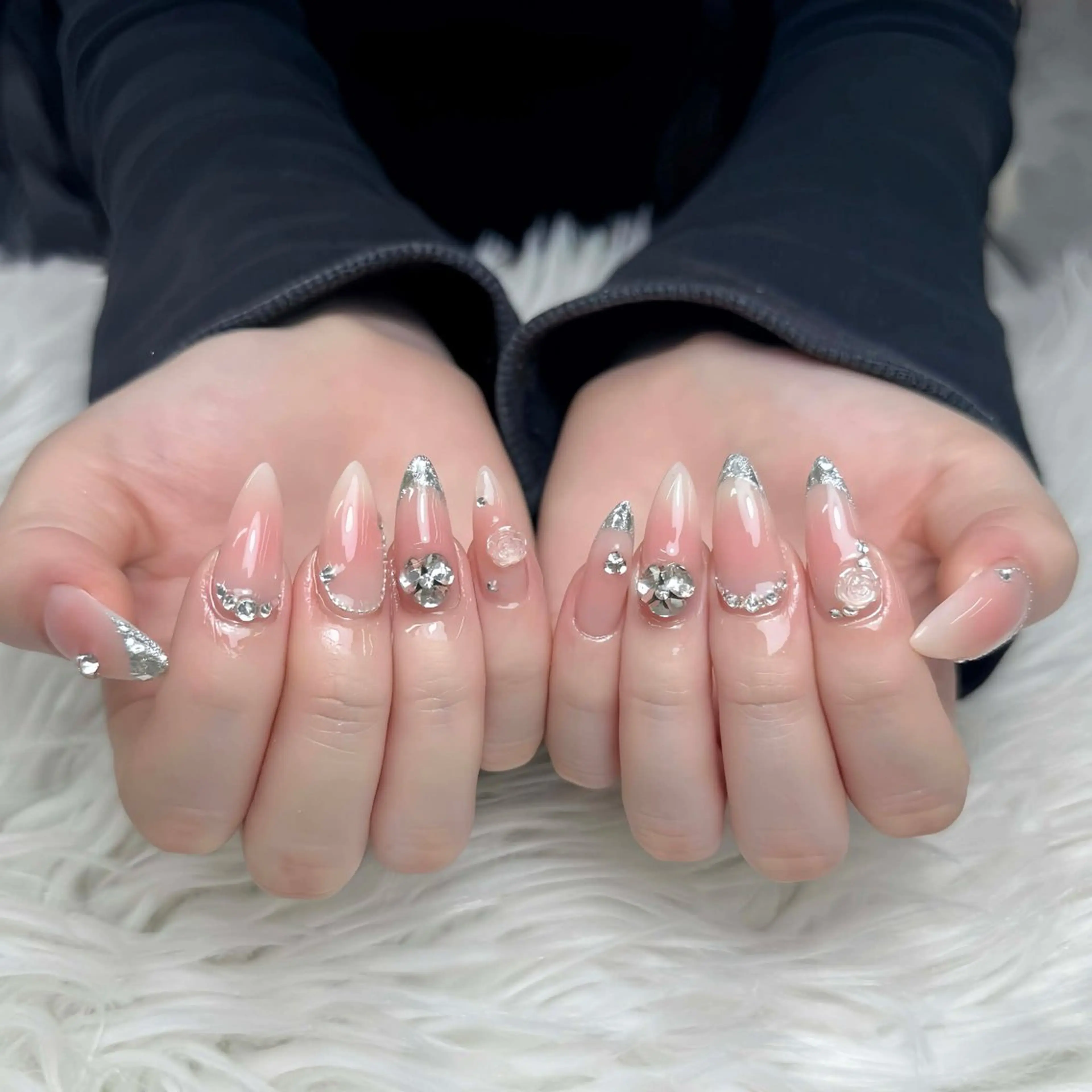 ネイル 長さ出し フレンチネイル ガーリー キラキラネイル 韓国ネイル ハンドネイル ハンドケア Nova Nailのネイルデザイン