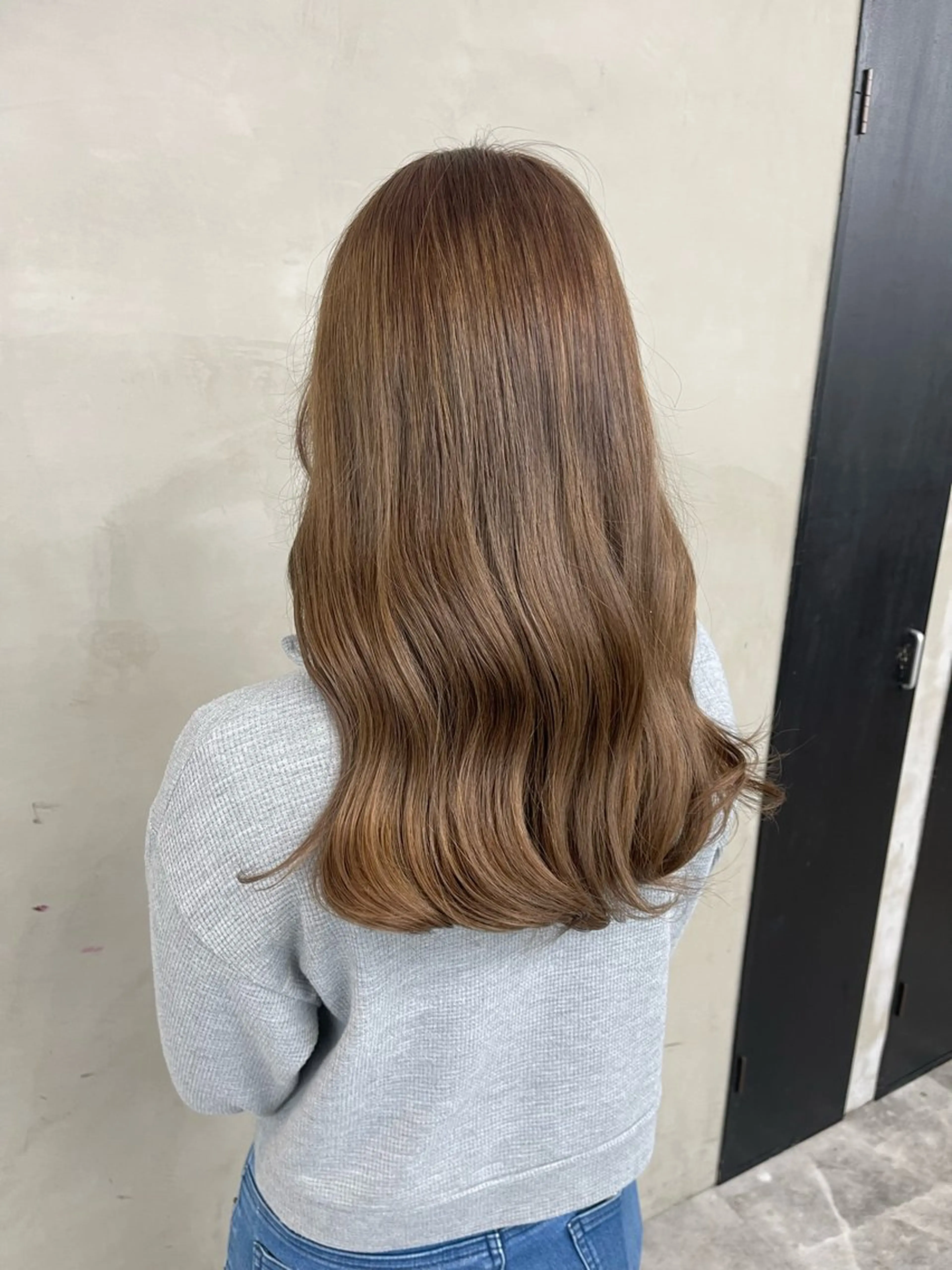 セミロング ヘアカラー 縮毛矯正🐼暖色 根本侑季のヘアスタイル