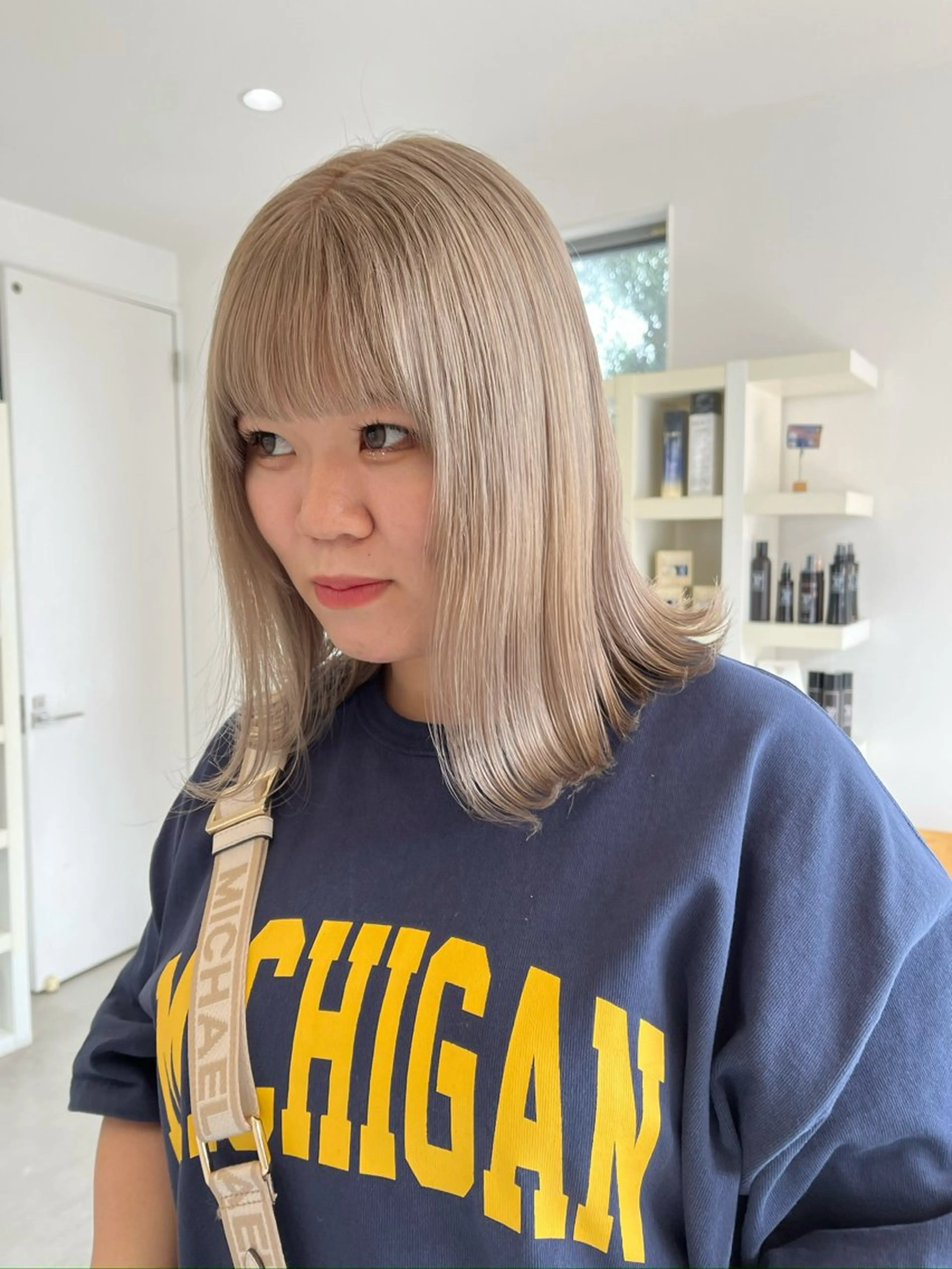 ミディアム カット ヘアカラー 長山 茉白のヘアスタイル