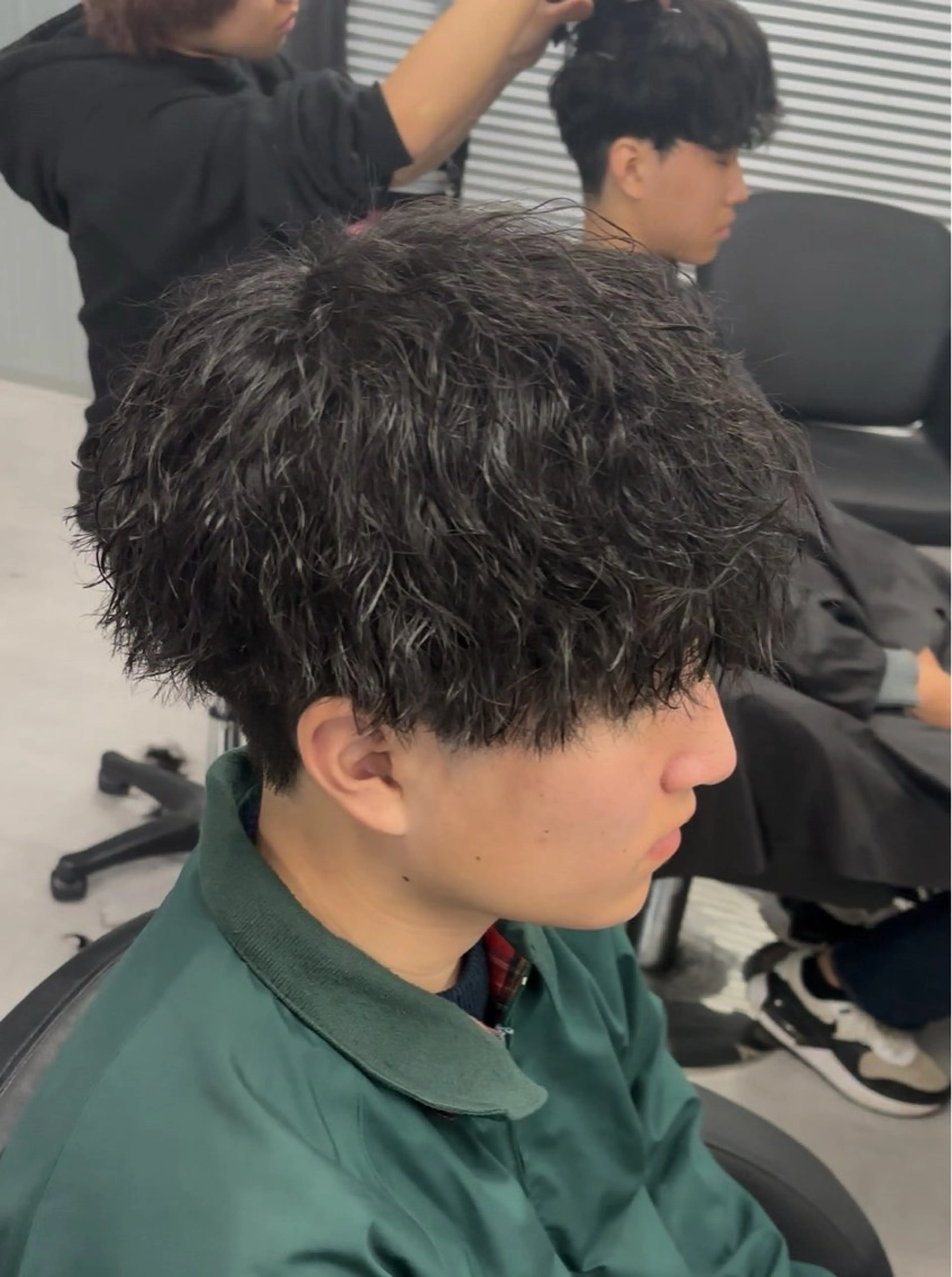 パーマ メンズ メンズパーマ ツイストスパイラルパーマ スパイラルパーマ カット パーマ トリートメント 波巻き/ツイスパ/ 短髪/鈴木俊也のヘアスタイル