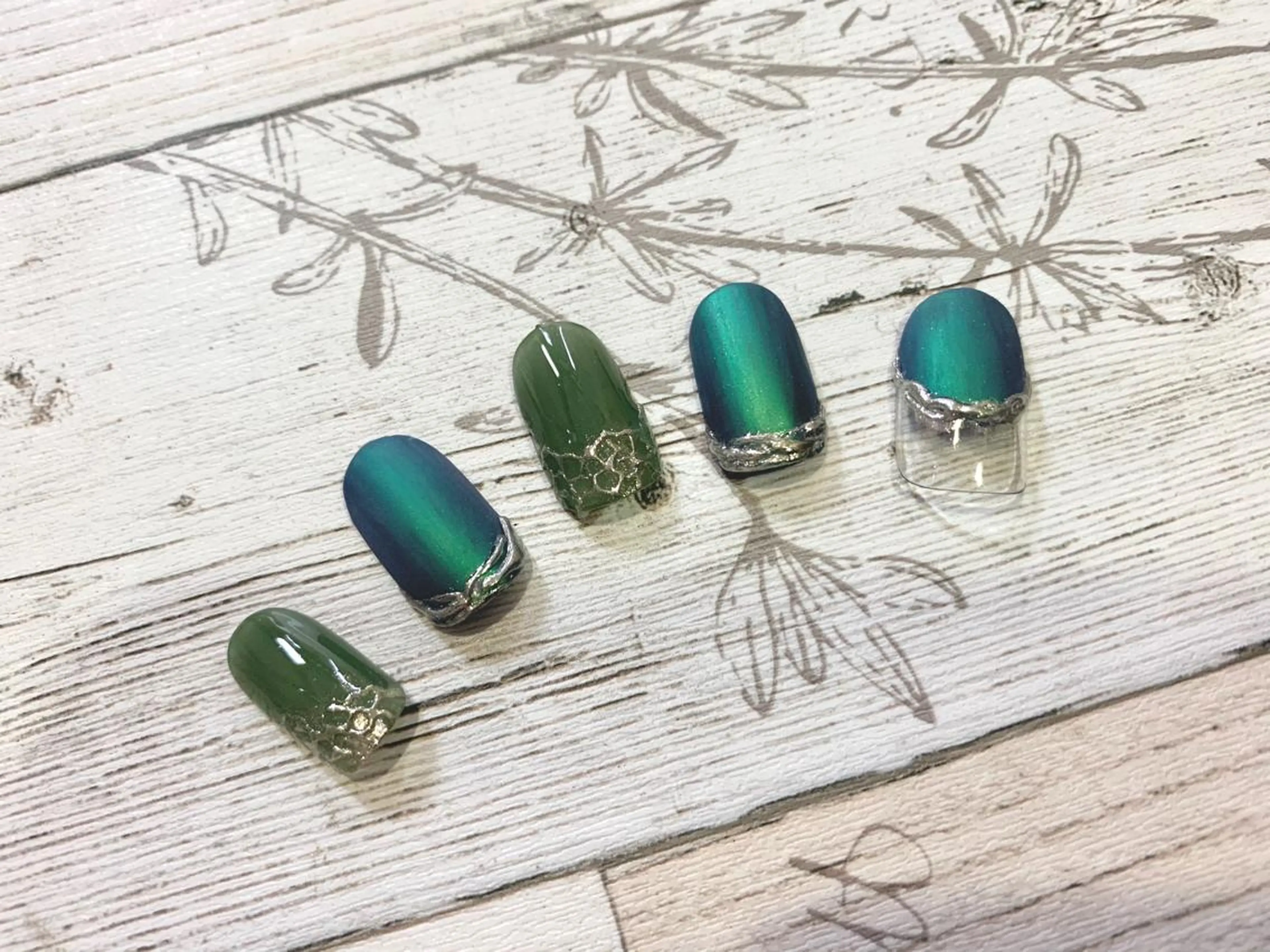 ネイル オーロラネイル ブルー マットネイル en 2号店所属・林 志帆子【en2号店】のマツエク・マツパデザイン