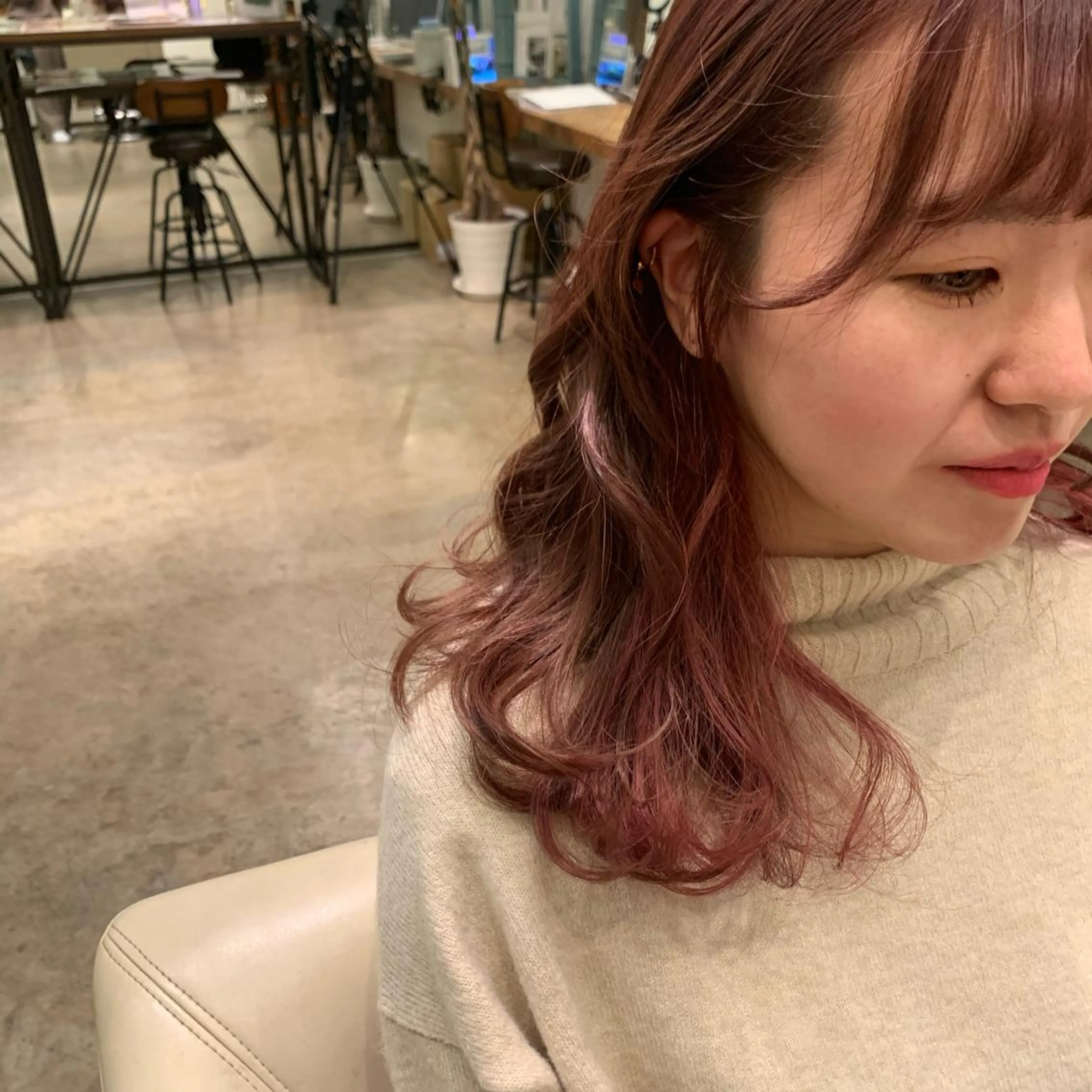 ロング カラー イヤリングカラー 【完全個室】髪質改善 暖色カラー/山崎唯奈のヘアスタイル