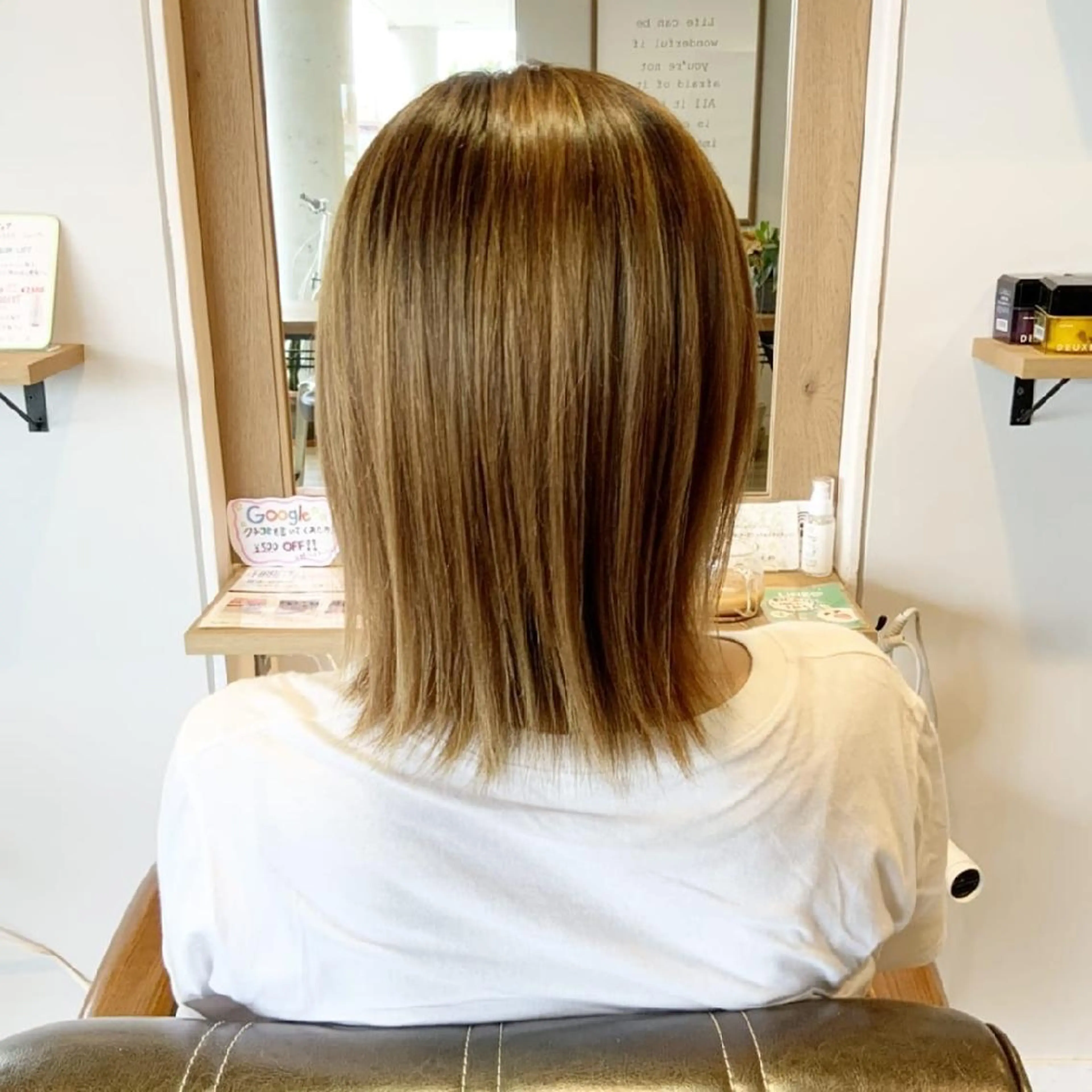 カラー アッシュ ベージュカラー ハイトーンカラー 堀 望美のヘアスタイル