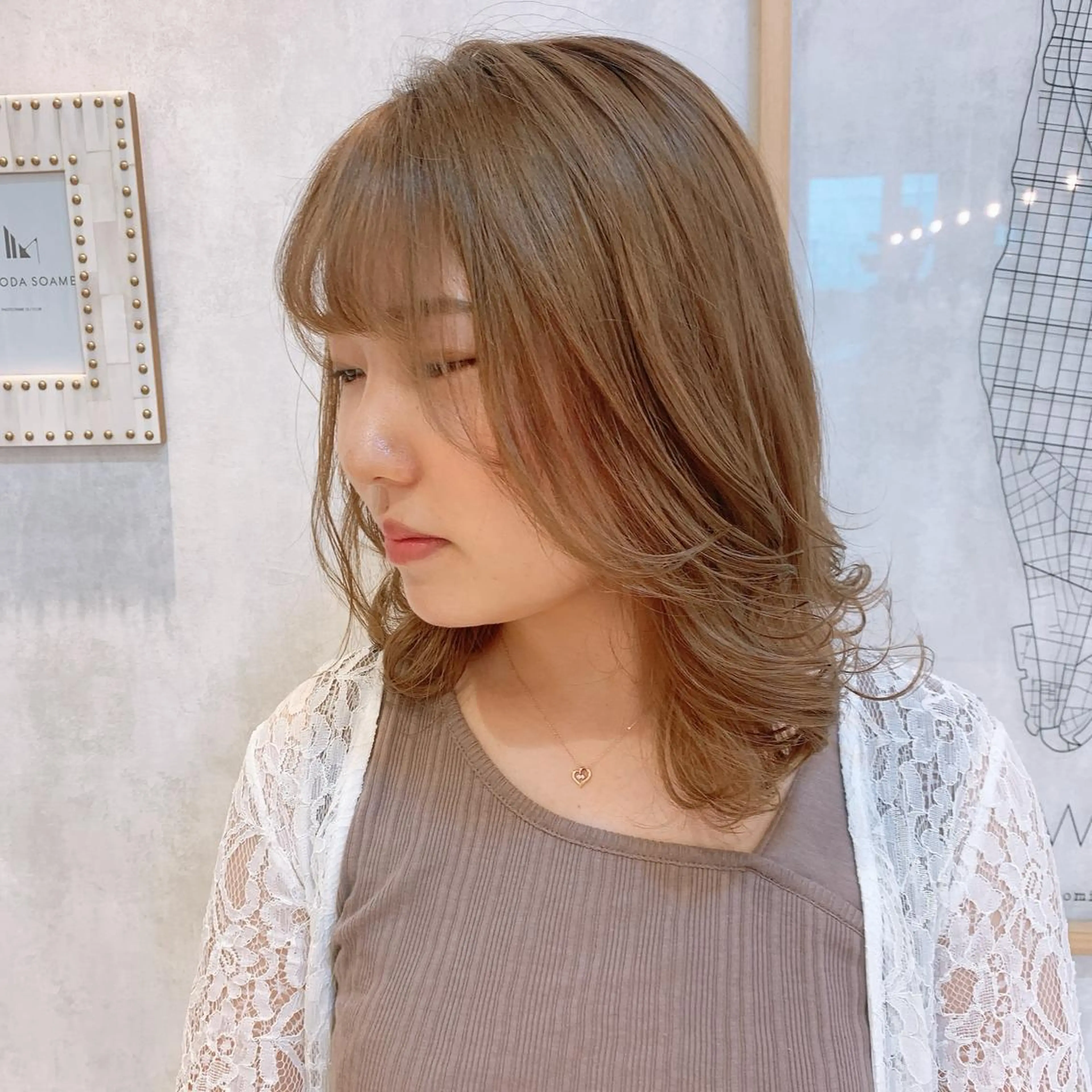 セミロング 吉原 由菜のヘアスタイル