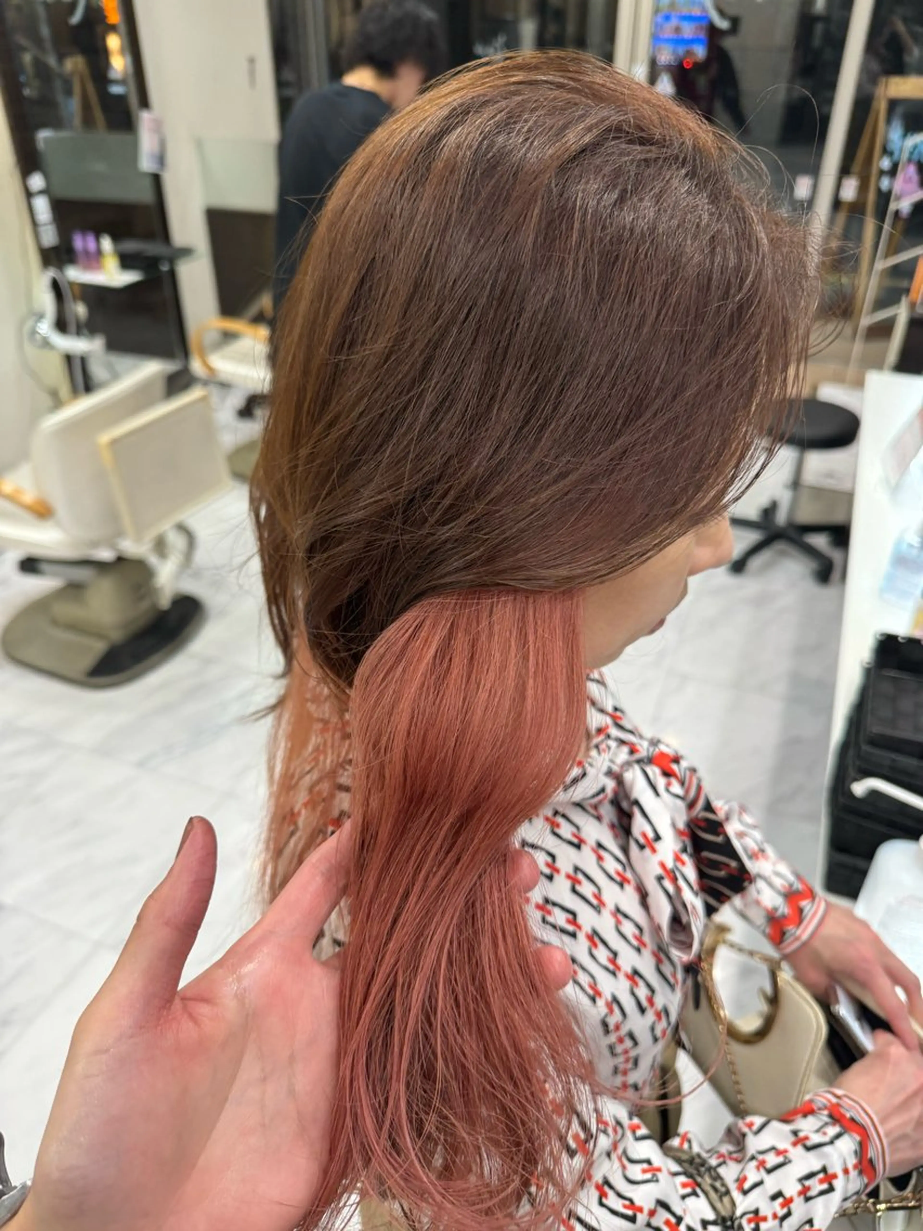 ロング カラー ヘアアレンジ 切りっぱなしボブ ミストバング ベージュカラー ブリーチ ブラウンカラー カット ヘアカラー トリートメント Zina 大宮所属・目黒 碧人のヘアスタイル