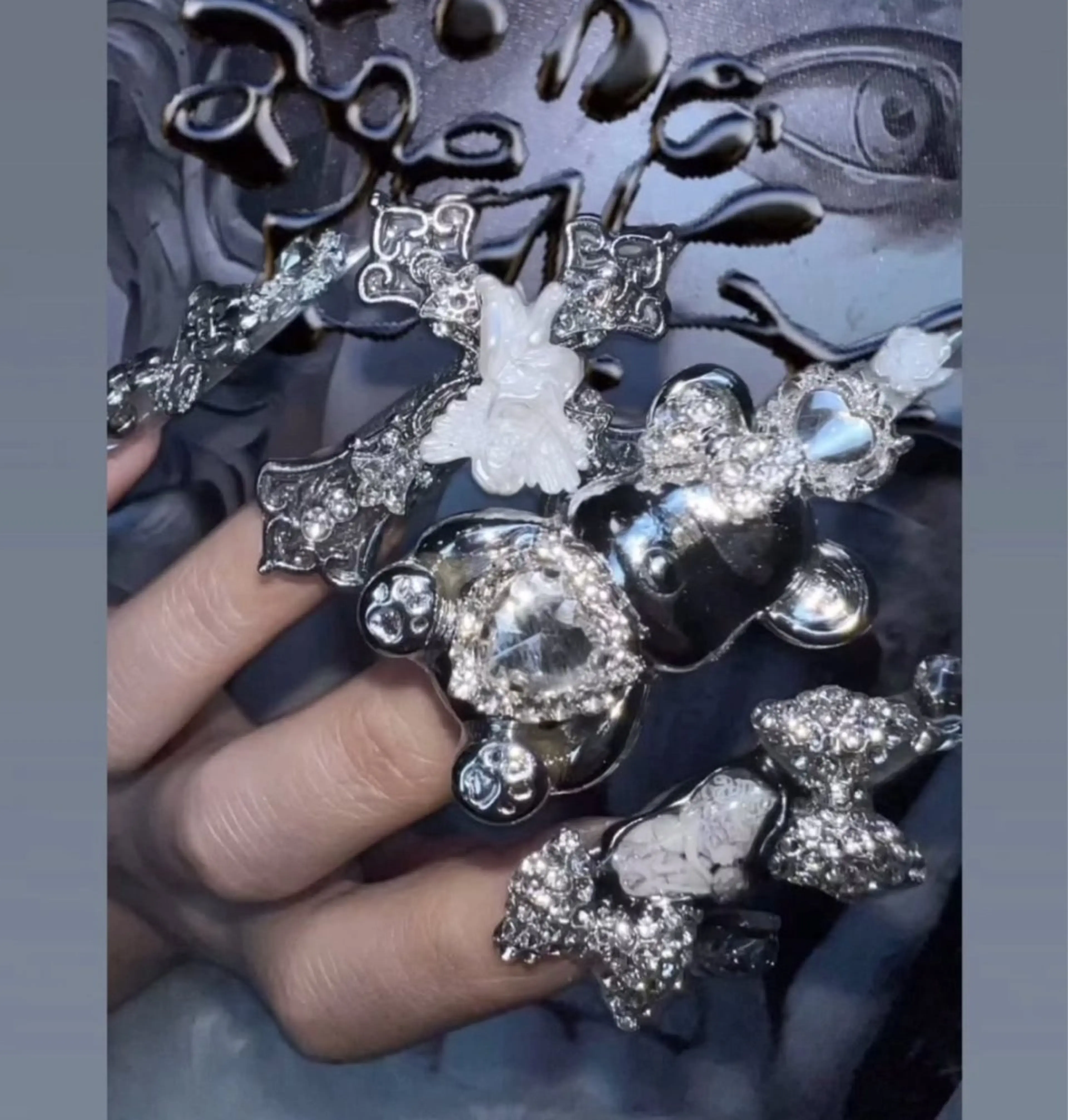 ネイル ロングネイル シルバー ハンドネイル 8appy YUKITIN.Bのネイルデザイン