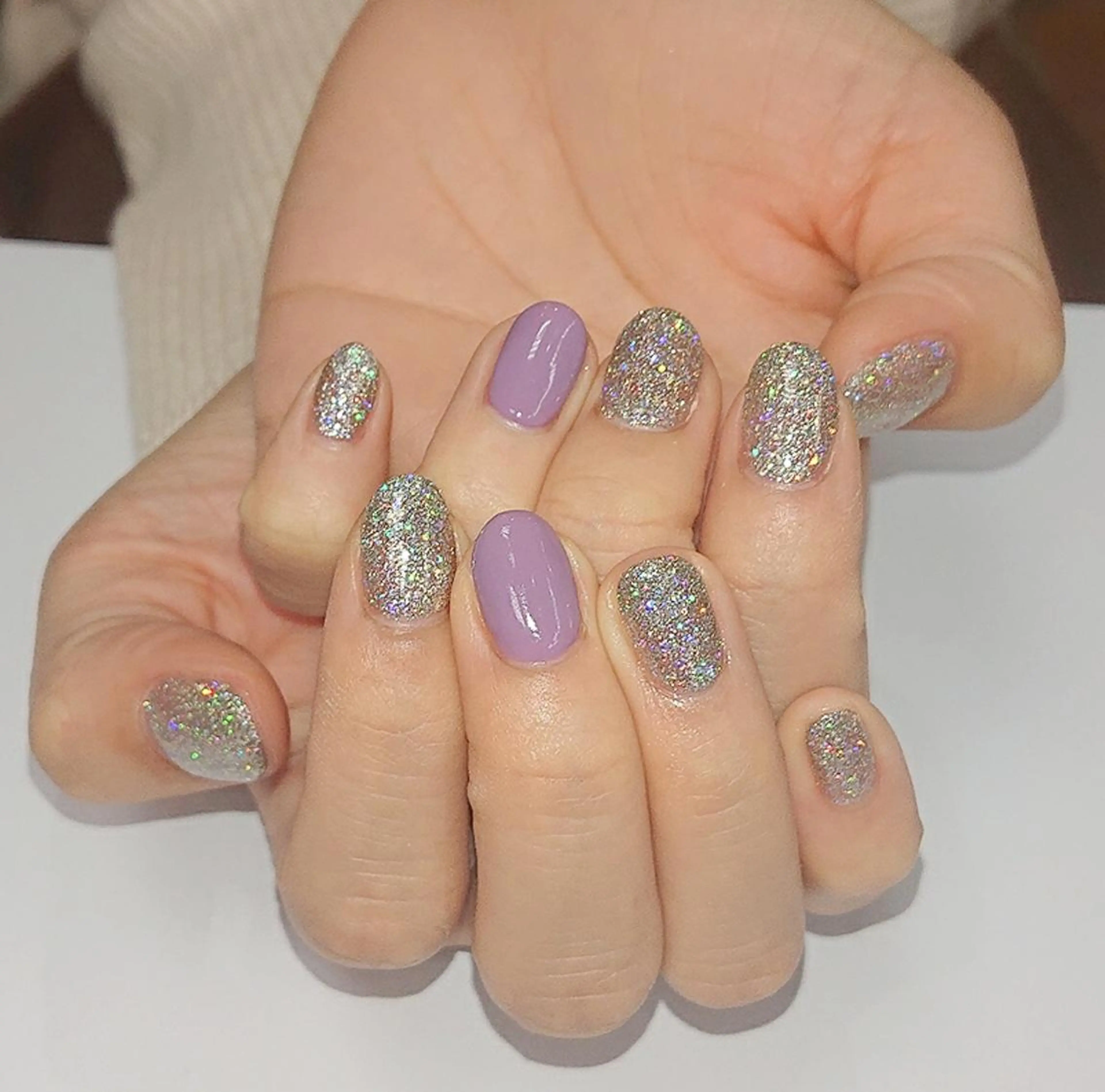 ネイル ラメ(グリッター) パープル シルバー 🍒当日もOK🍒 𝑳𝑼𝑵𝑨花井のネイルデザイン