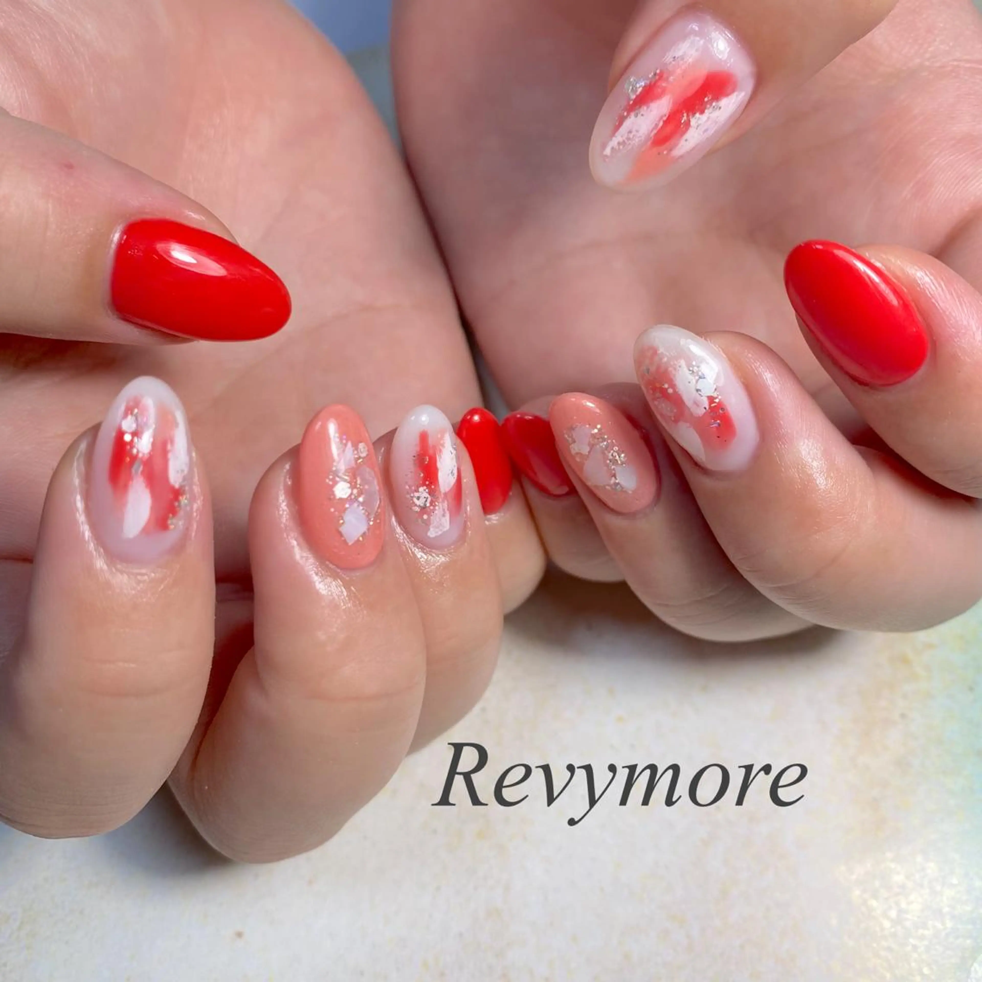 ミディアム ネイル 韓国風ヘア ジェルネイル キラキラネイル 韓国ネイル ニュアンスネイル nail salon Revymoreのネイルデザイン