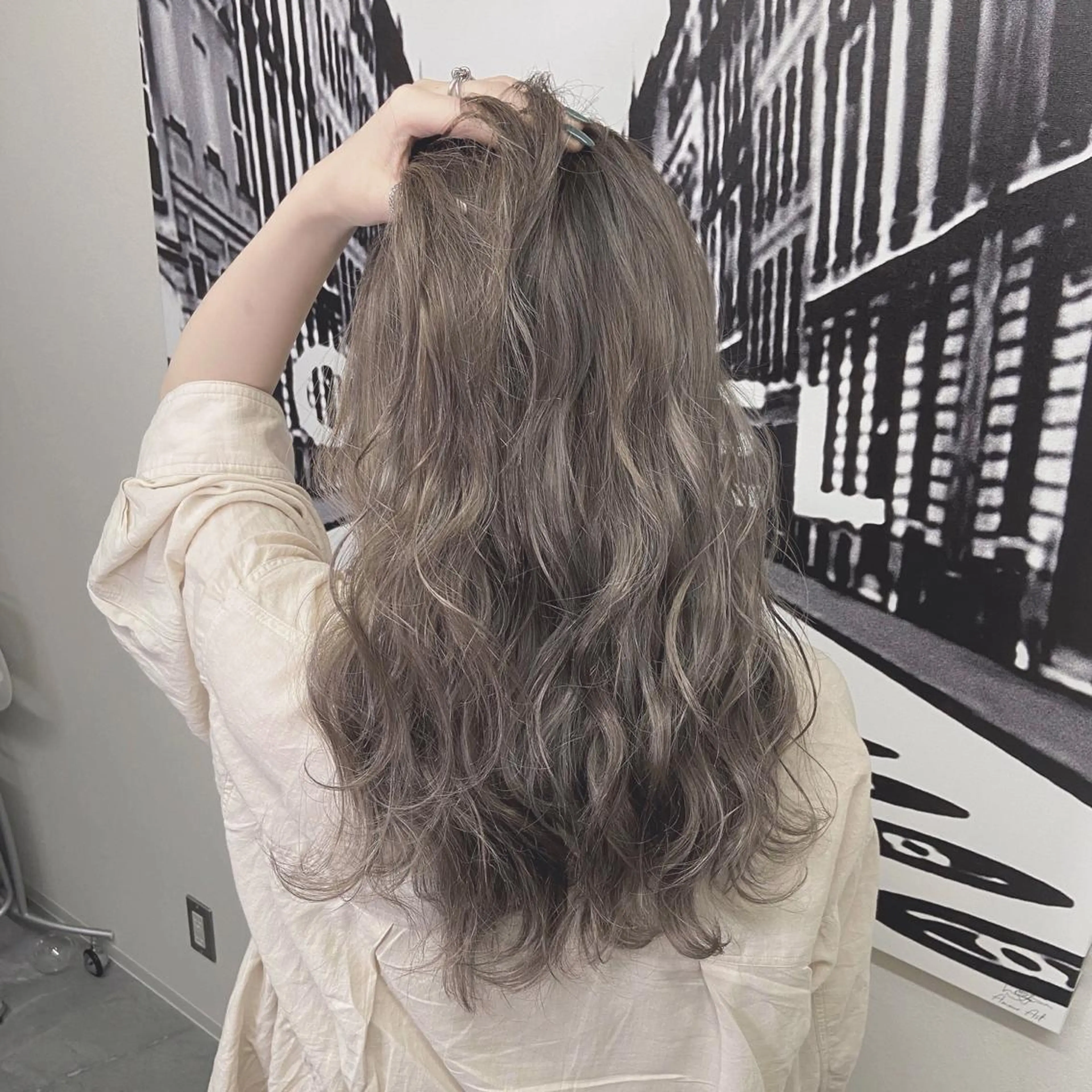 ロング ハイライト 原田 彩也のヘアスタイル