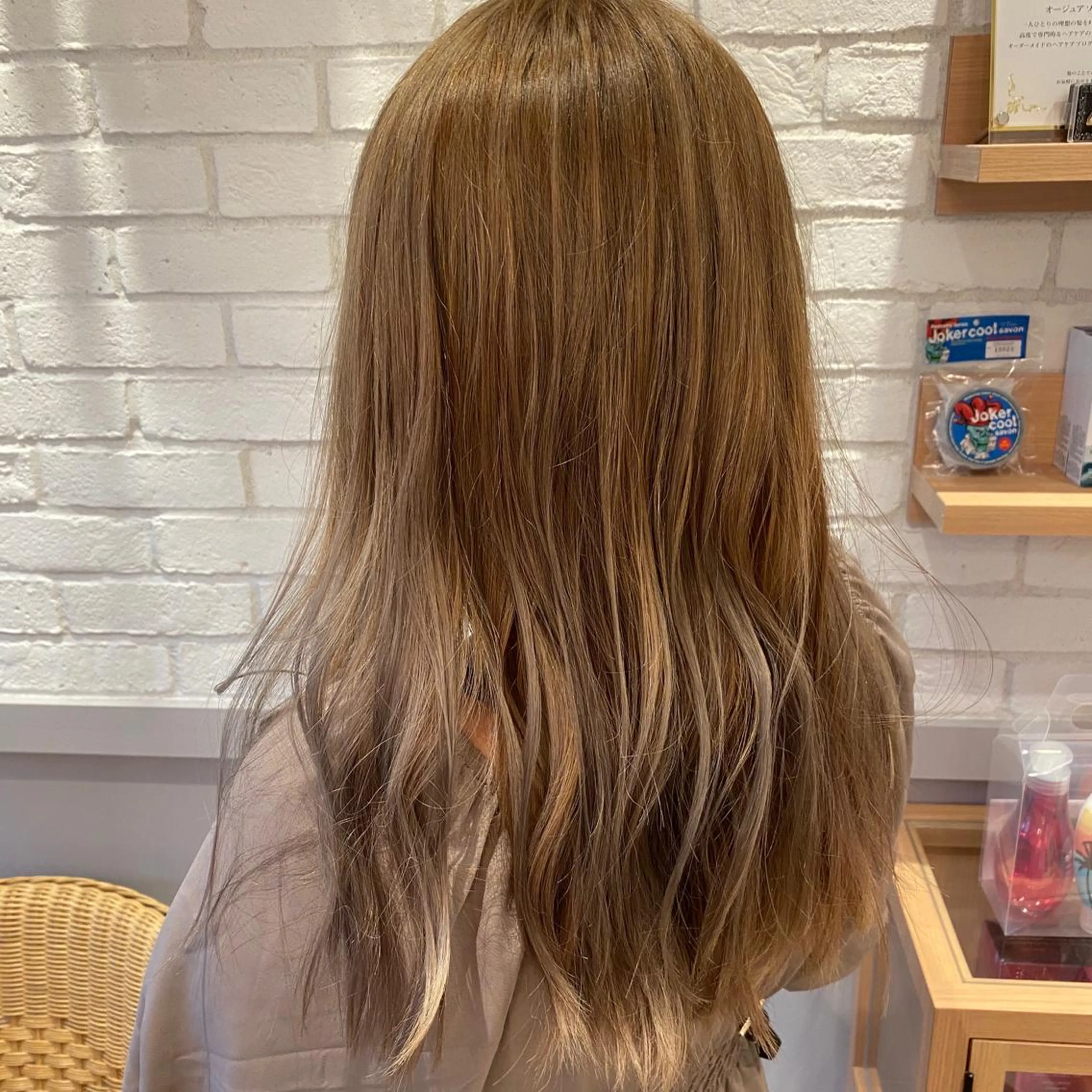 セミロング ヘアカラー 伊東 彩花のヘアスタイル