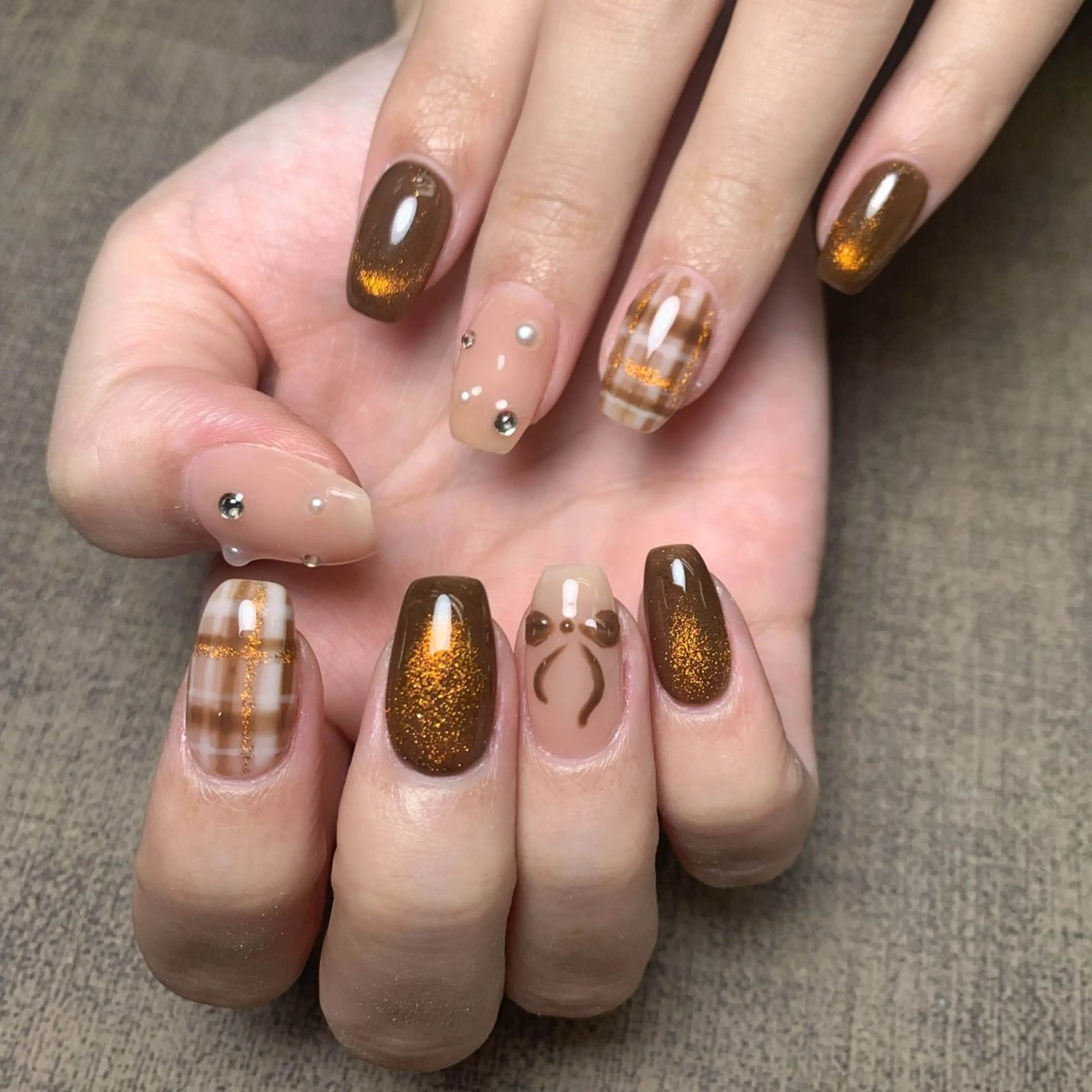 ネイル アートネイル ブラウン キラキラネイル 韓国ネイル マグネットネイル なつみ wooのネイルデザイン