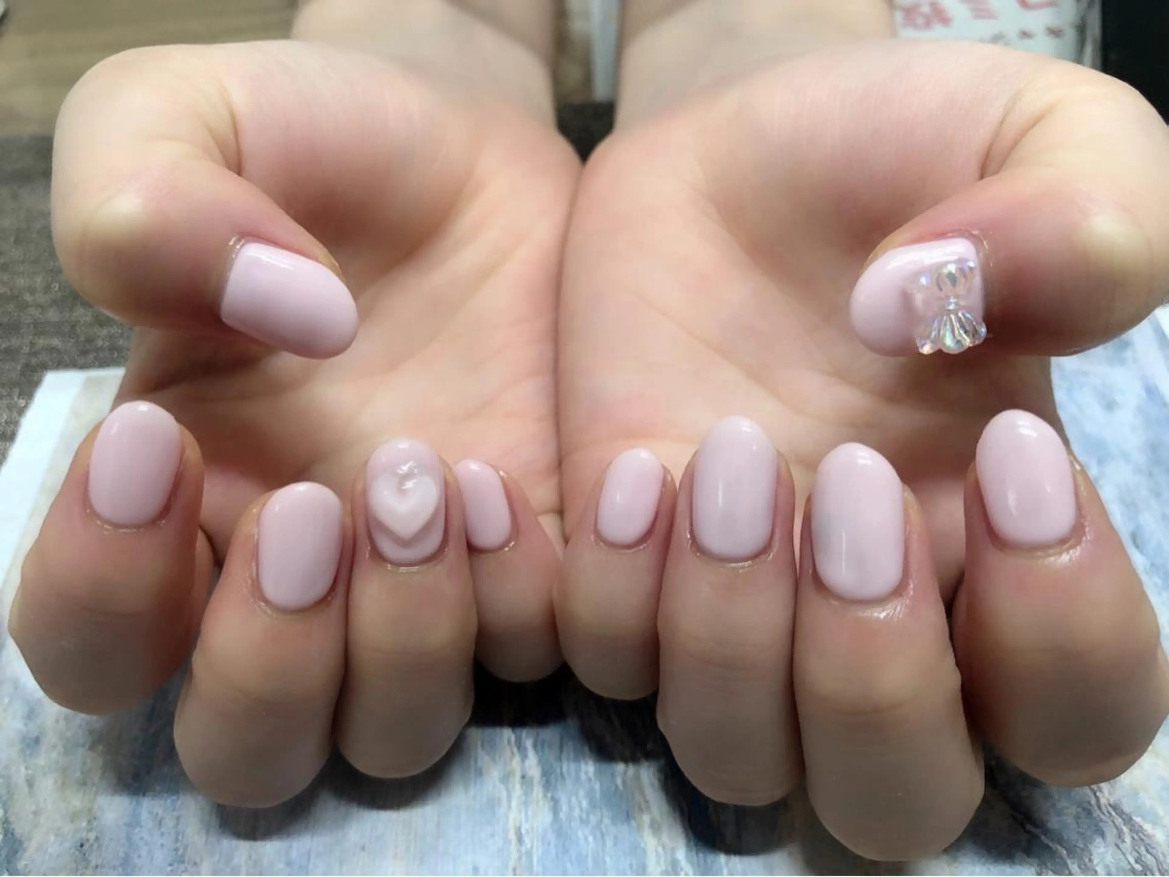 ネイル ワンカラーネイル ハンドネイル mogunail &blowのネイルデザイン