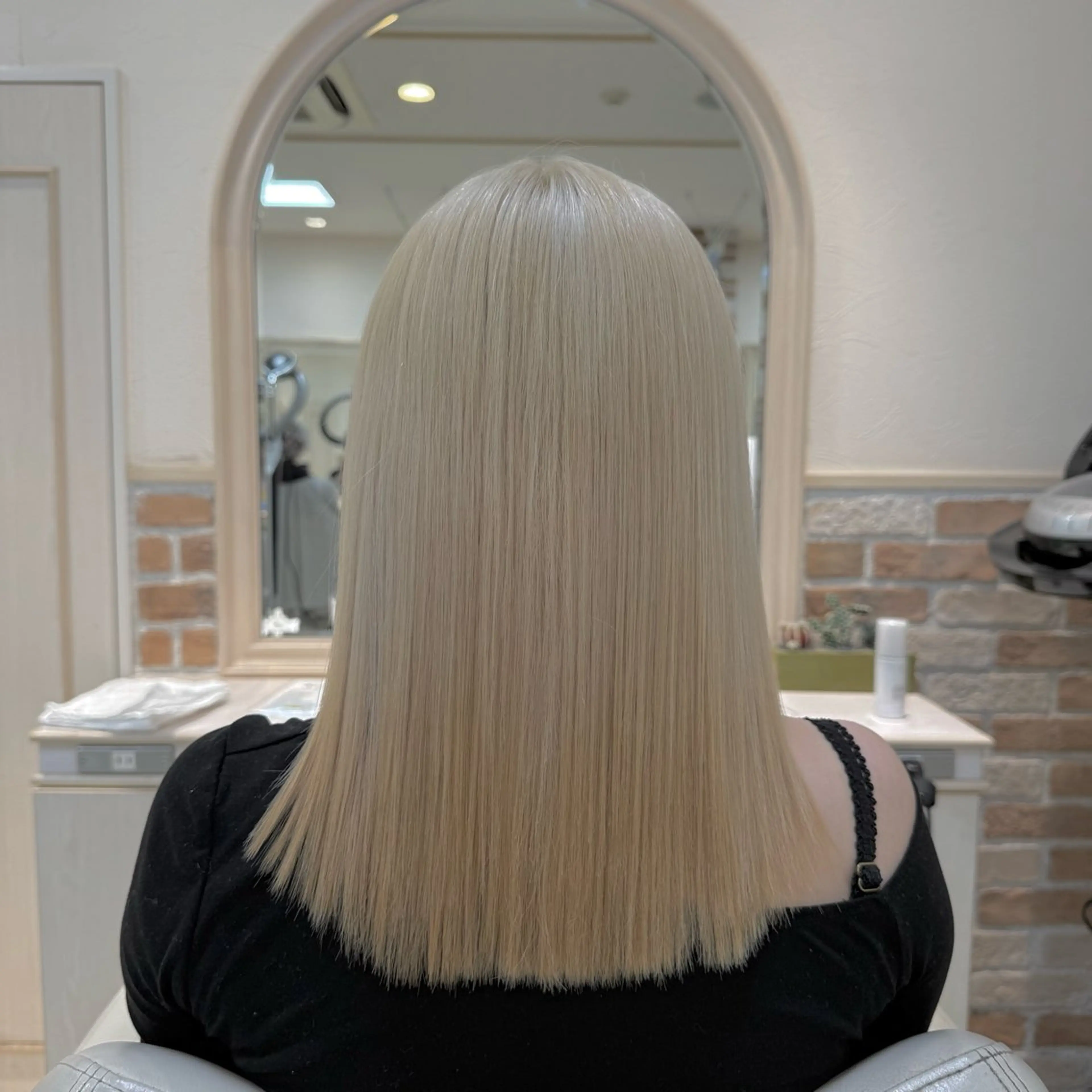 ミディアム カラー ヘアカラー トリートメント 店長ハイトーンカラー 柞山史奈のヘアスタイル