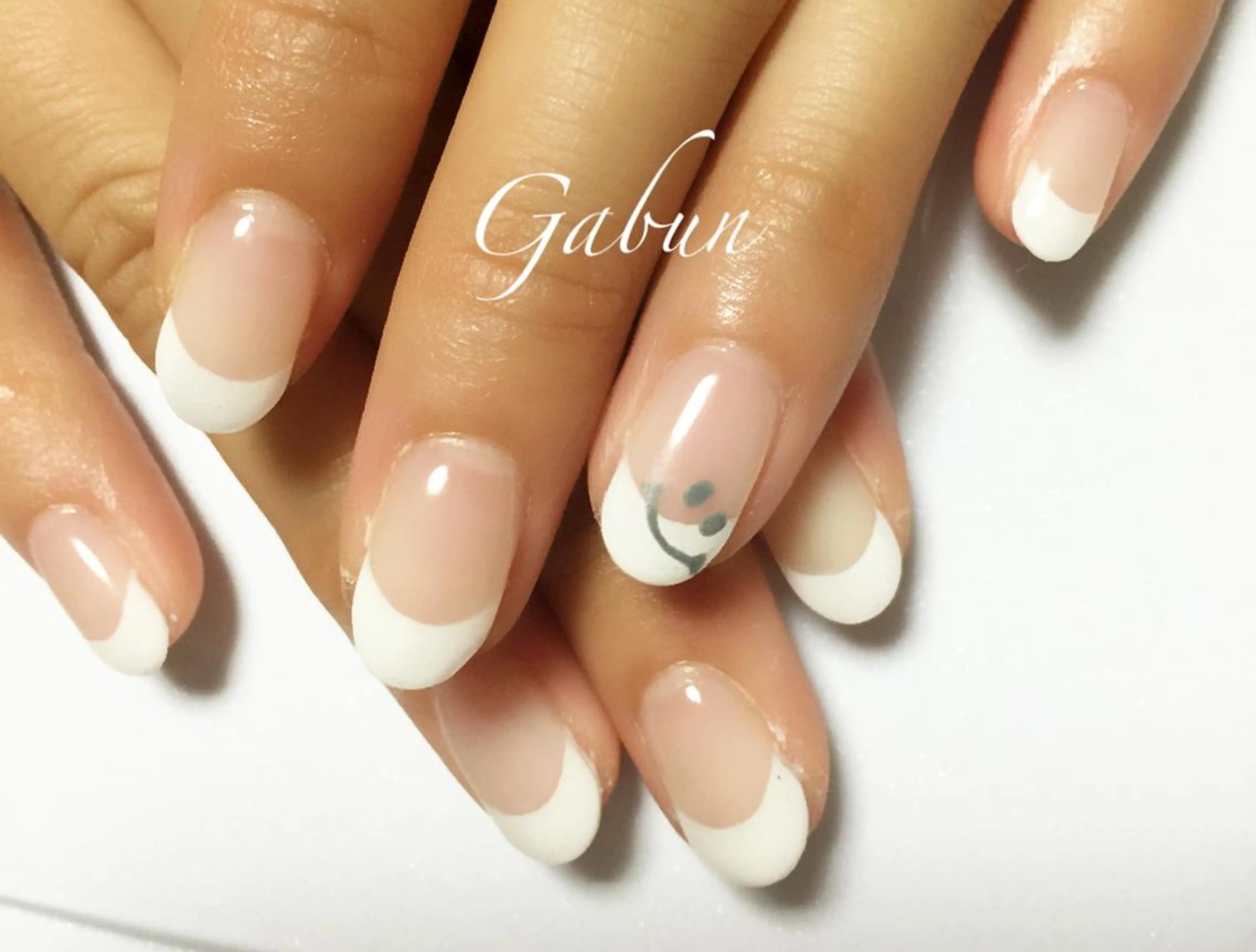 フレンチネイル(オフ込み)の写真