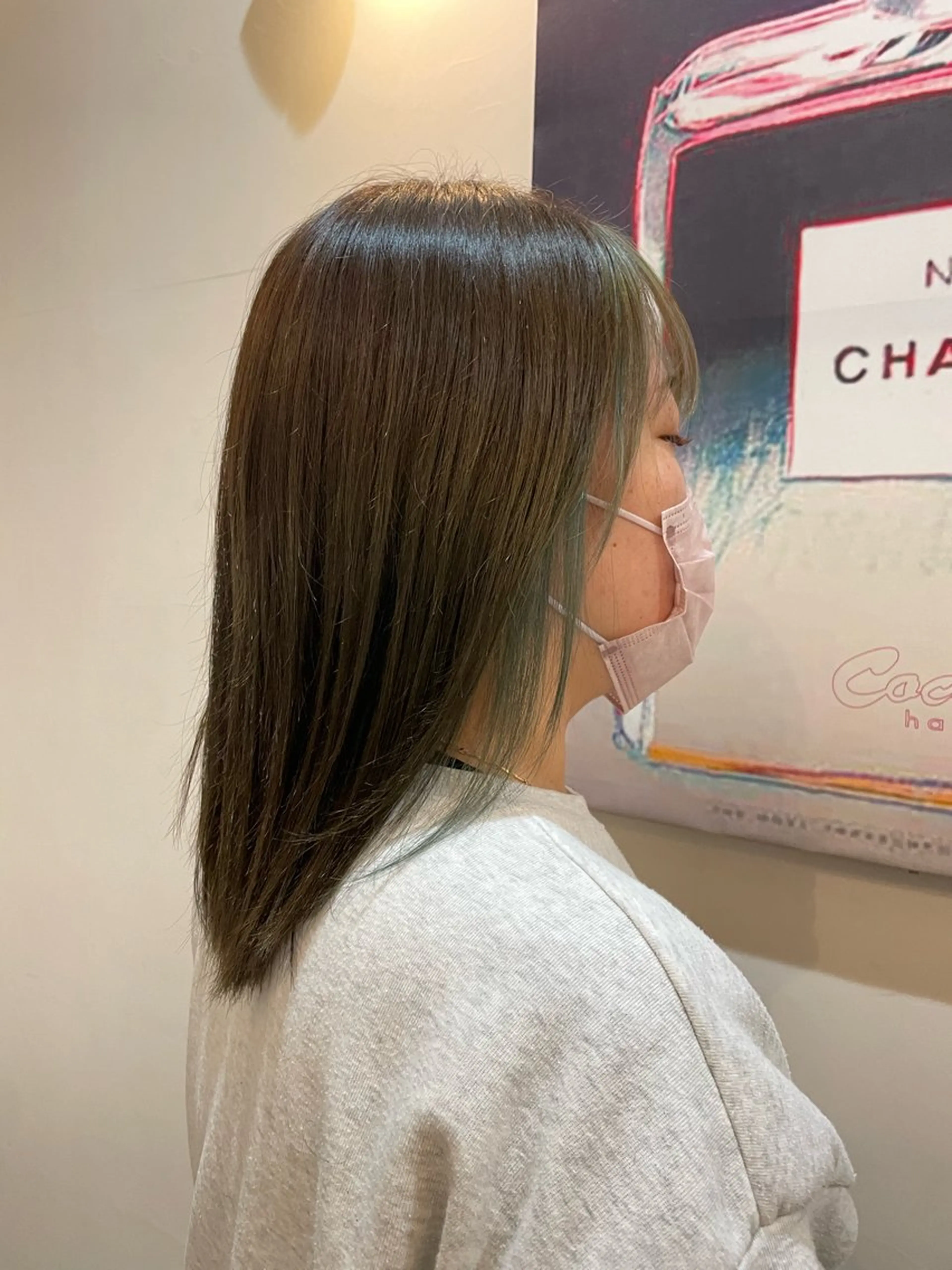 ミディアム カラー 鈴木 梨瑚のヘアスタイル