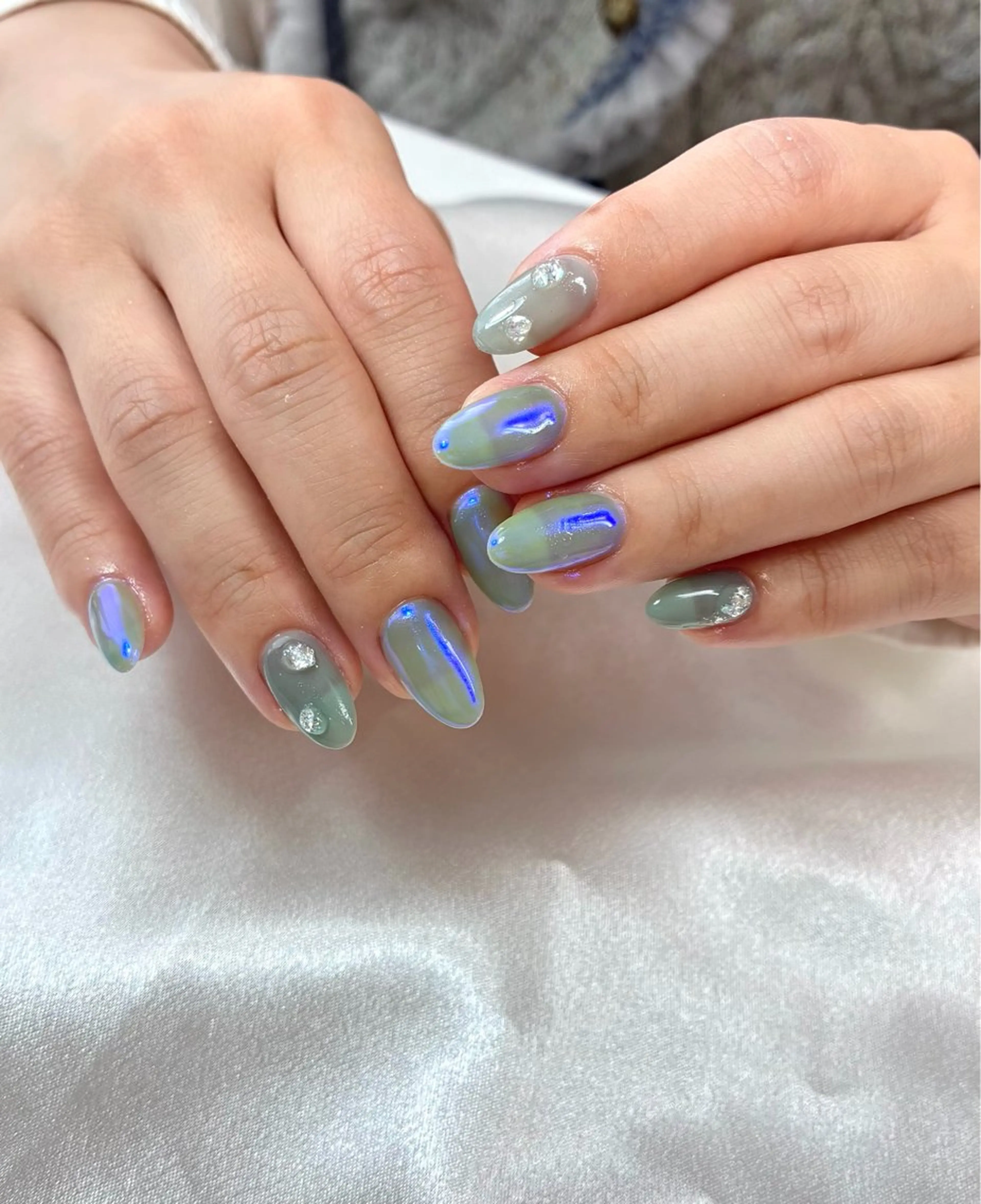 ネイル オーロラネイル 氷ネイル・うるうるネイル ハンドネイル 伊藤 菜緒のネイルデザイン