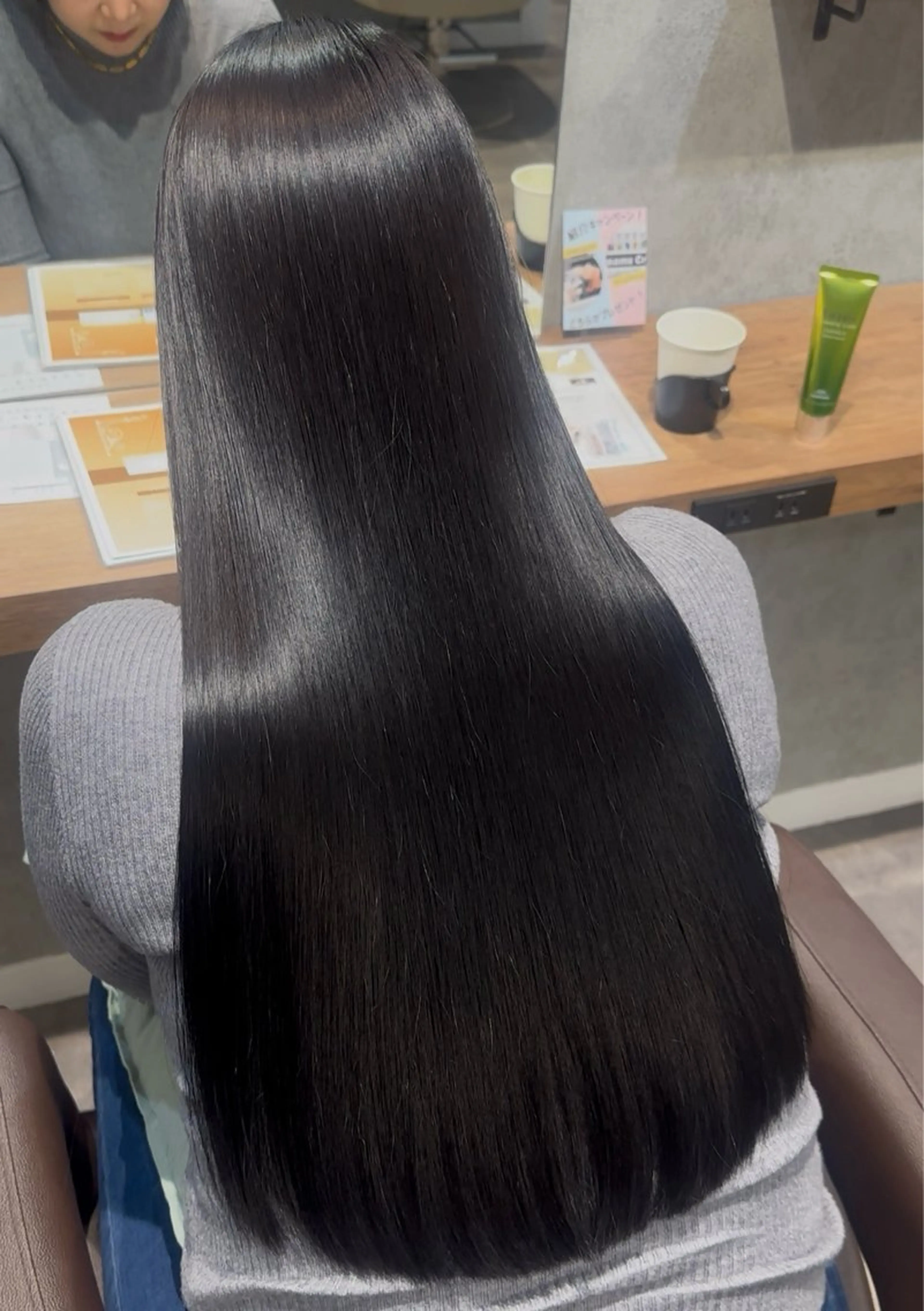 ロング 縮毛矯正 トリートメント 銀座レイヤーカット ×シースルー前髪のヘアスタイル