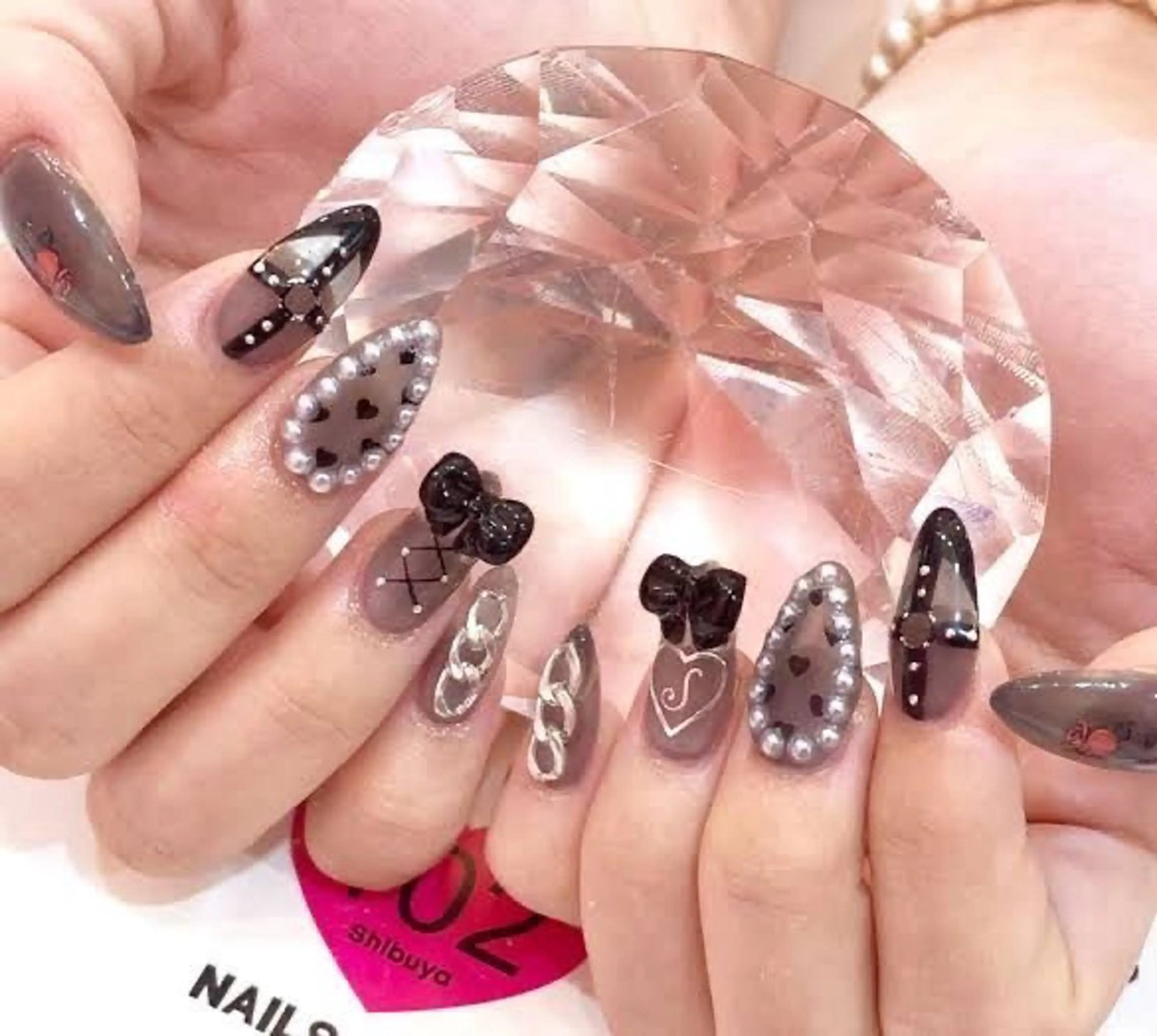 ネイル マグネットネイル ピンク ネイルチップ 冬ネイル Lee Nailsのネイルデザイン