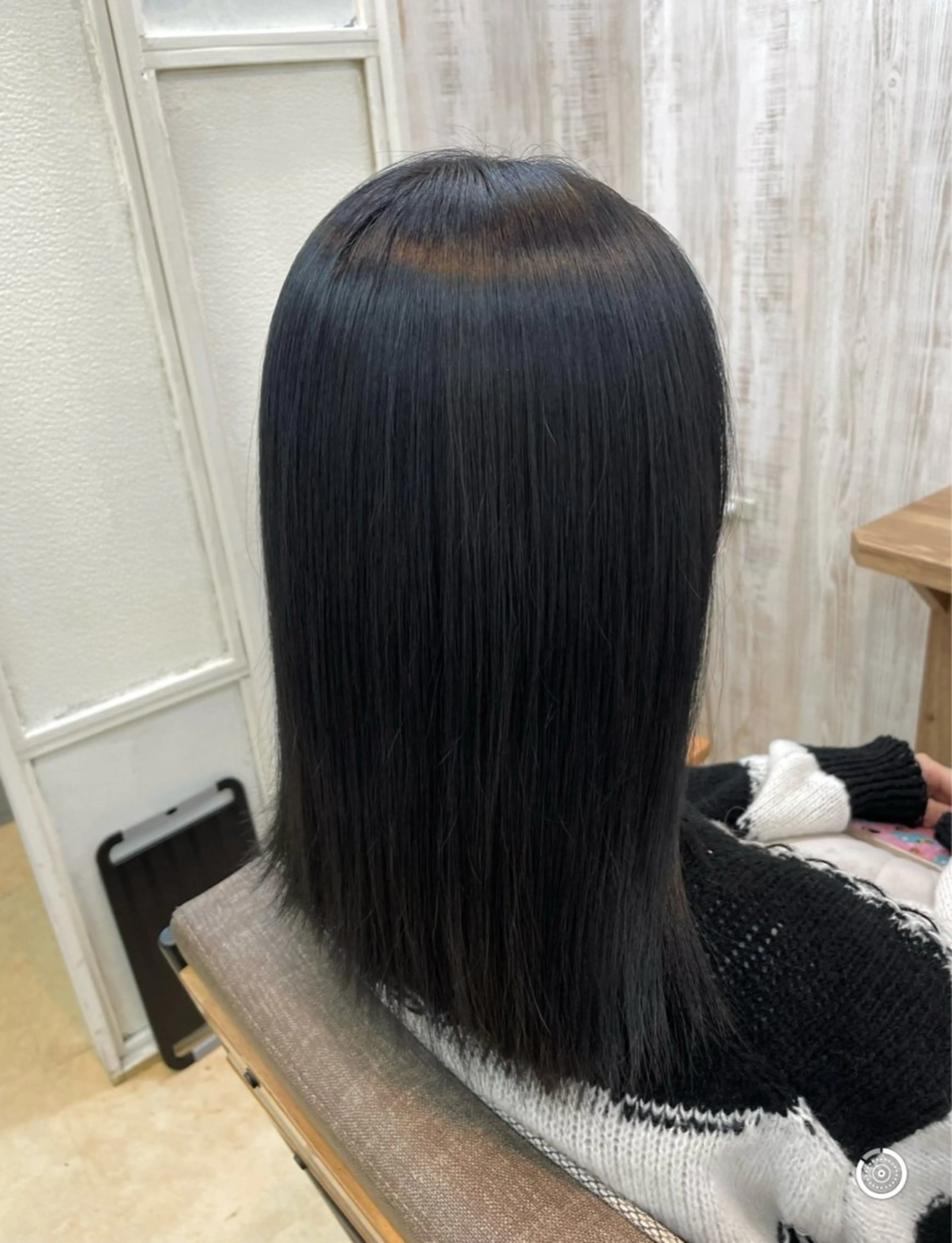 セミロング カラー 渋谷 とまとのヘアスタイル