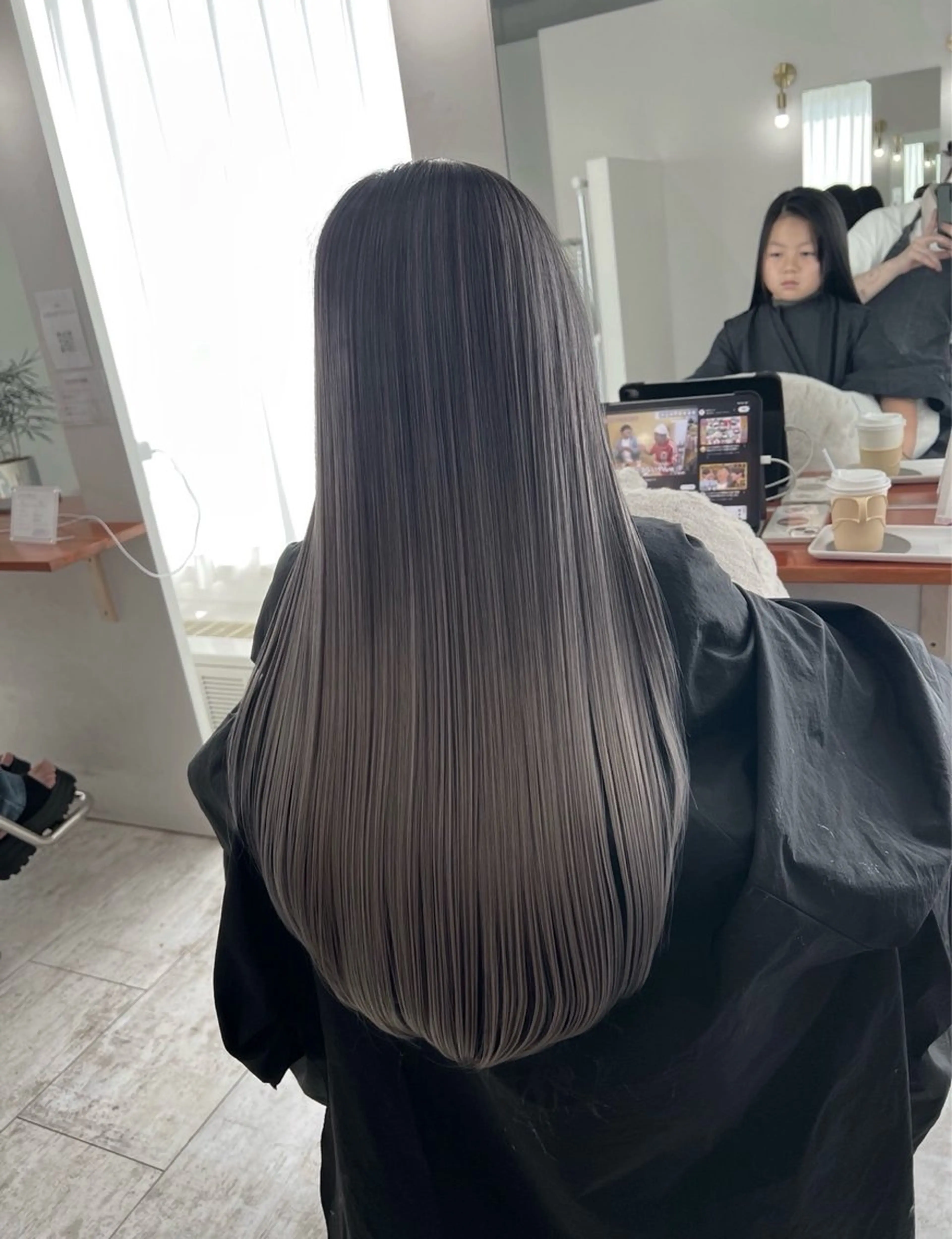 ロング カラー バレイヤージュ グレージュ レイヤーカット ヘアカラー トリートメント 指名数No.1 /NAOYAのヘアスタイル