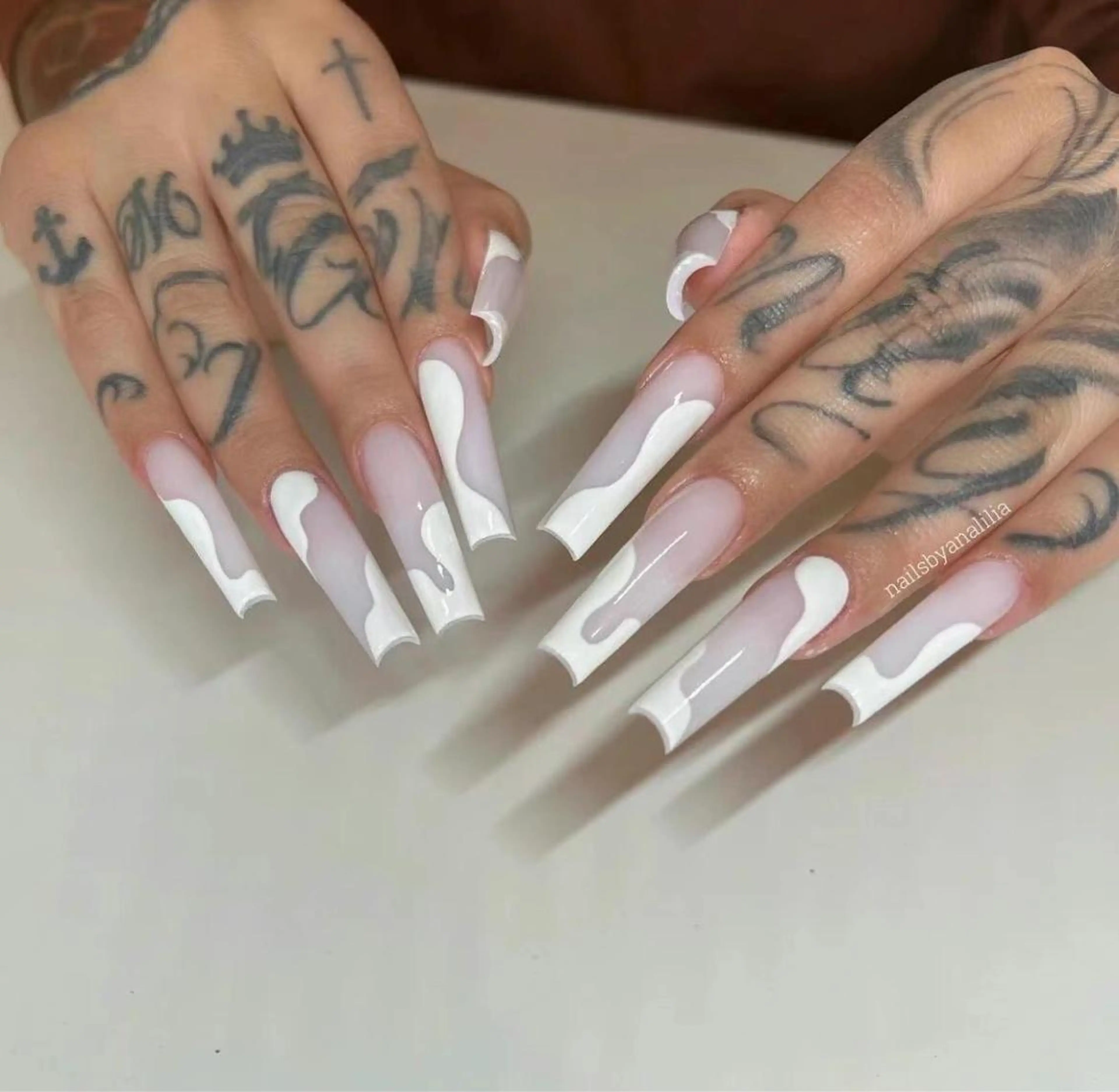 ネイル ハンドネイル MoonNail ユリ🌸のネイルデザイン