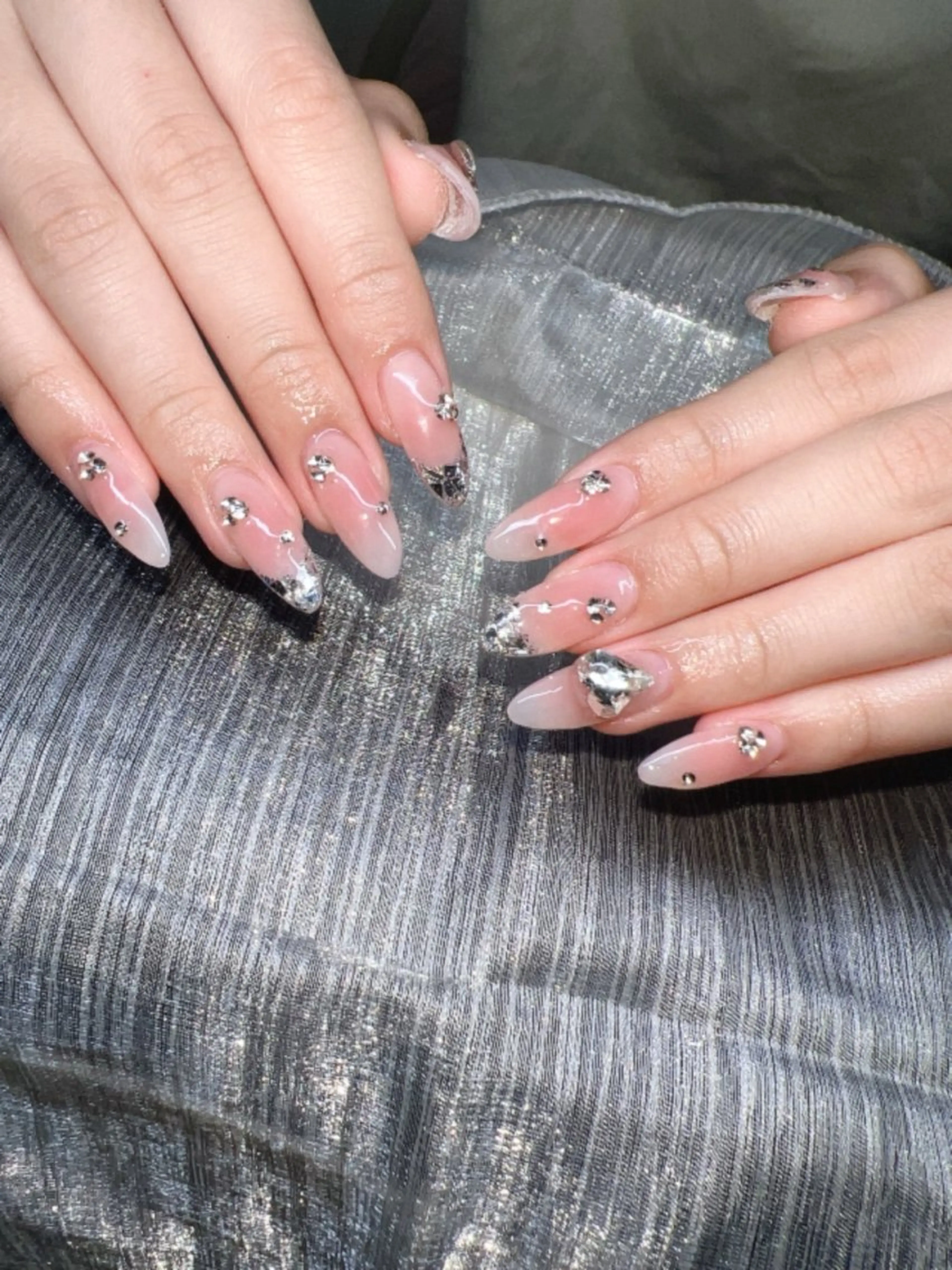 ネイル オーロラネイル チークネイル 長さ出し フットネイル フレンチネイル ハンドネイル Lee Nailsのネイルデザイン