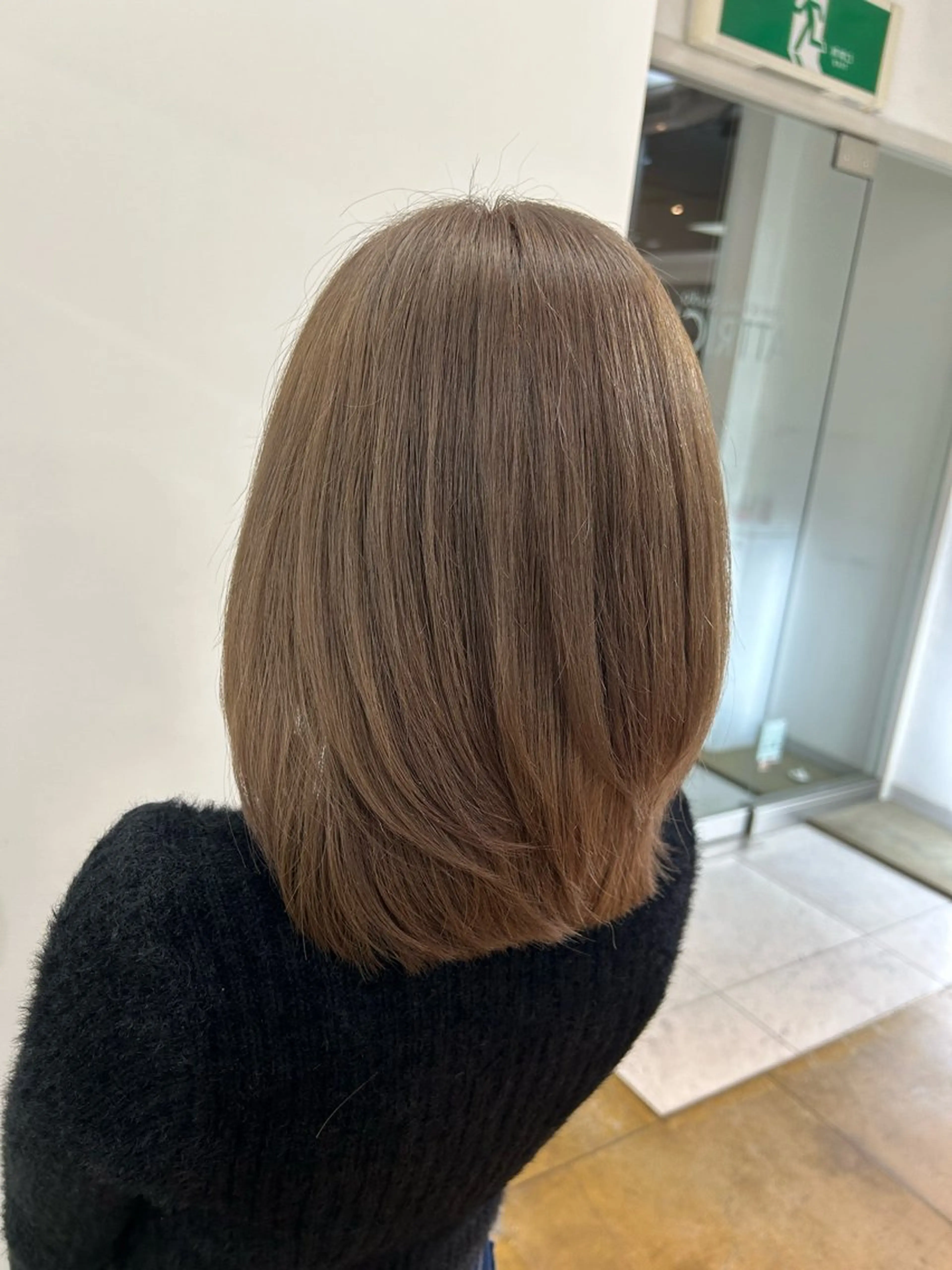 ミディアム カラー 小澤 志穂のヘアスタイル