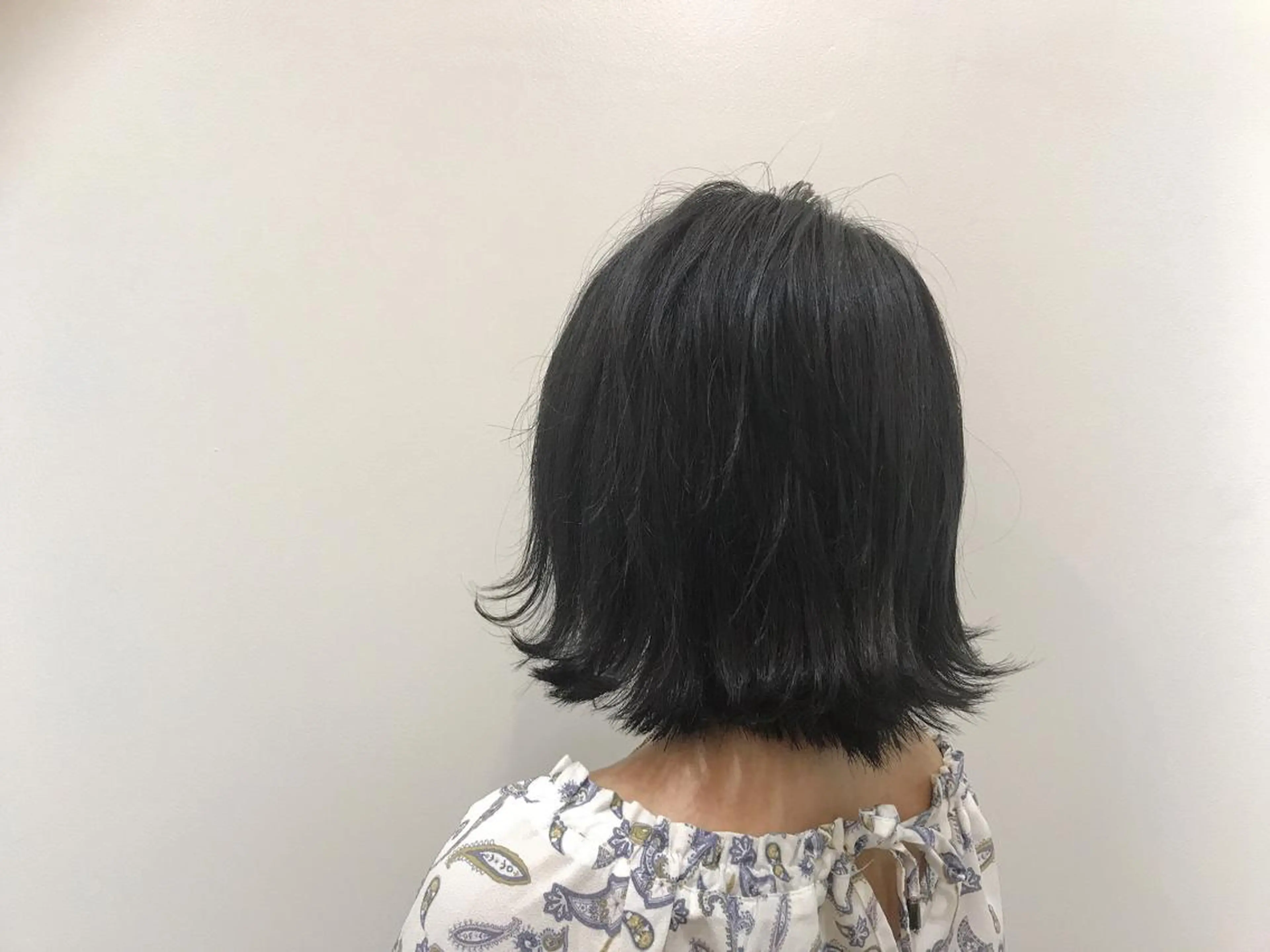 ショート カラー ブルーカラー 土屋 紗也果のヘアスタイル