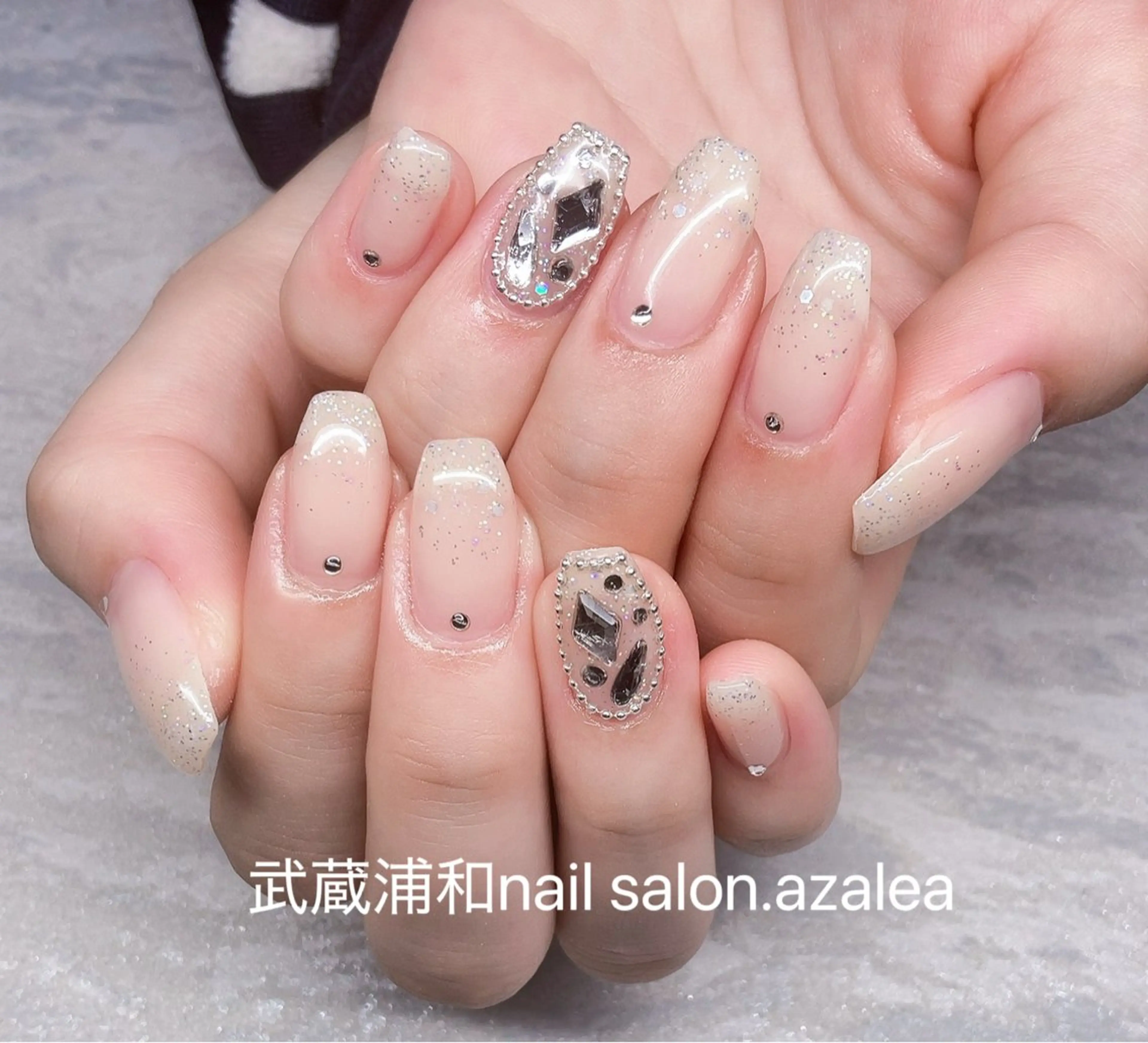 ネイル ハンドネイル R inのネイルデザイン