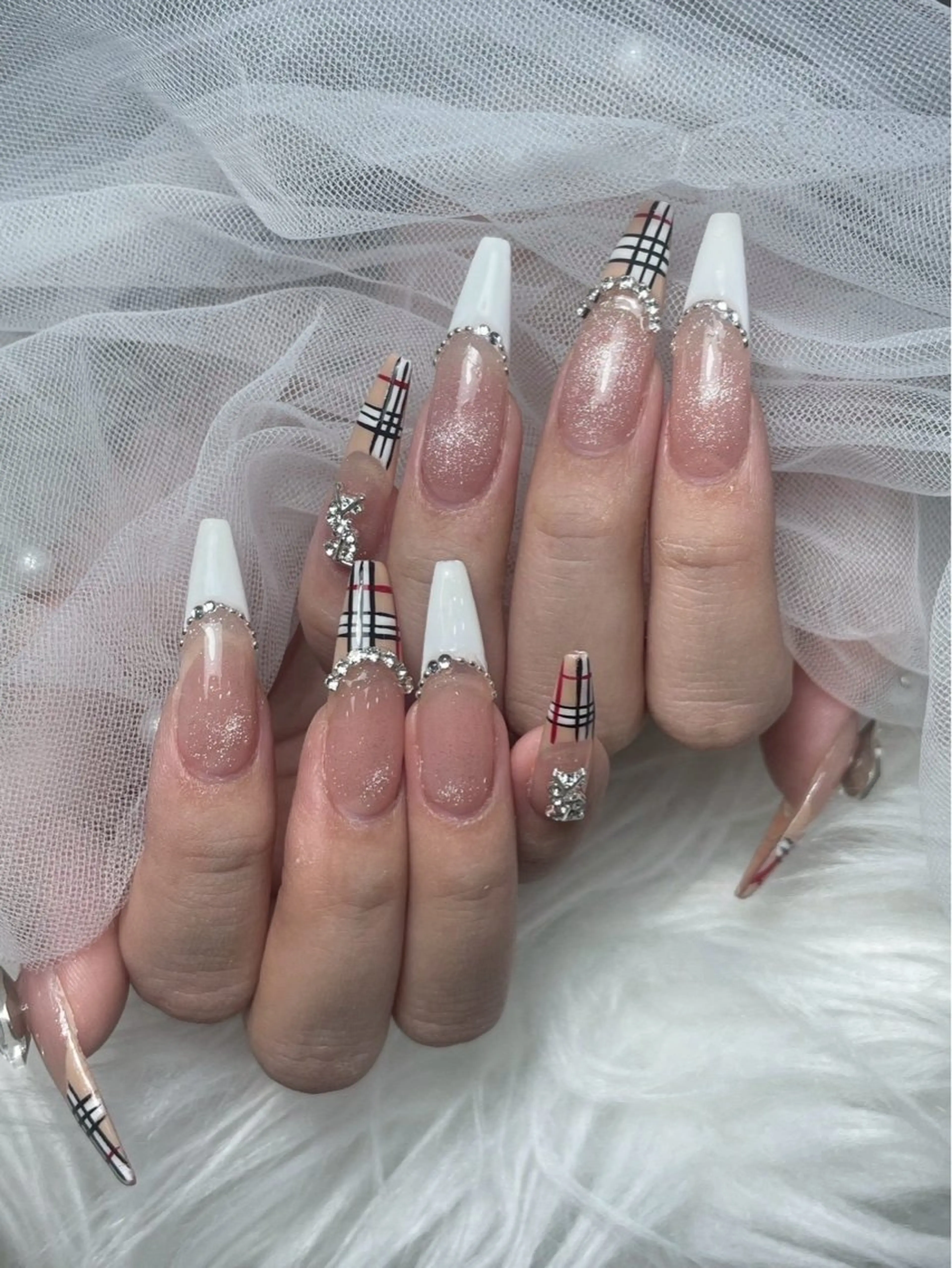 ネイル アートネイル オーロラネイル チークネイル 長さ出し フットネイル ハンドネイル フットネイル ハンドケア Noiranail_ studio川越西口のネイルデザイン