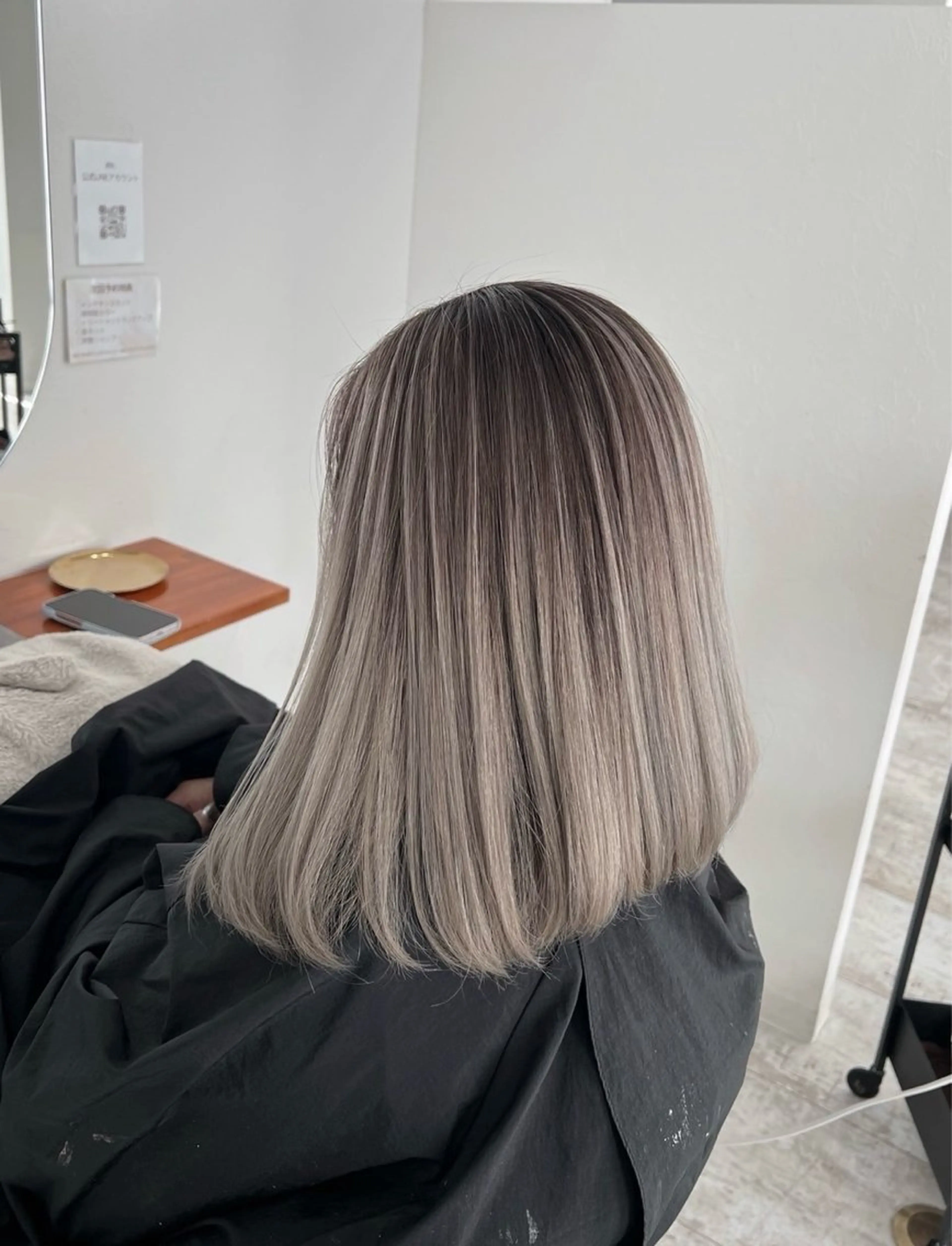 ミディアム カラー バレイヤージュ グレージュ レイヤーカット ヘアカラー トリートメント 指名数No.1 /NAOYAのヘアスタイル