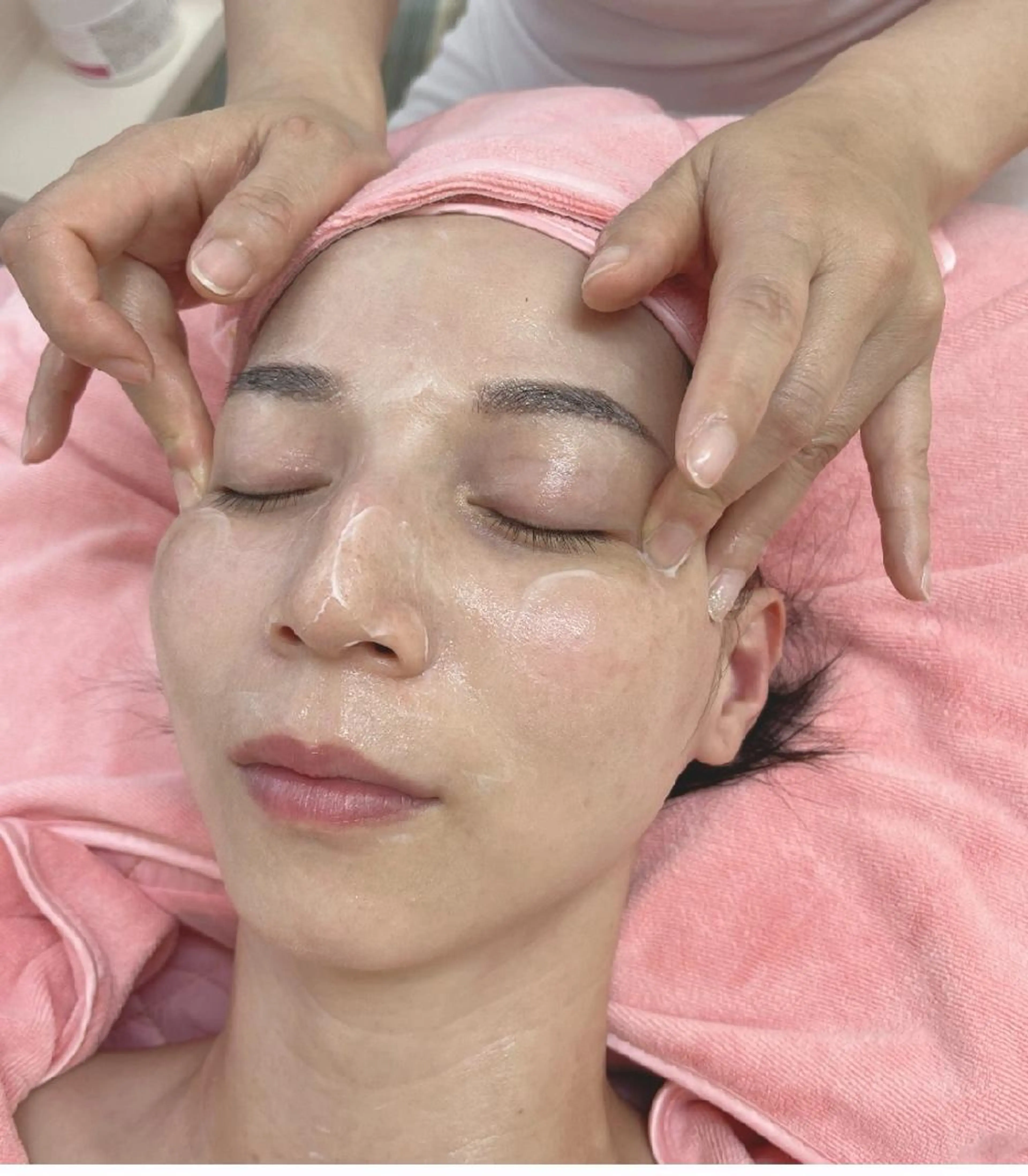 小顔フェイシャルエステ＋デコルテ込み　¥6800→¥3600の写真