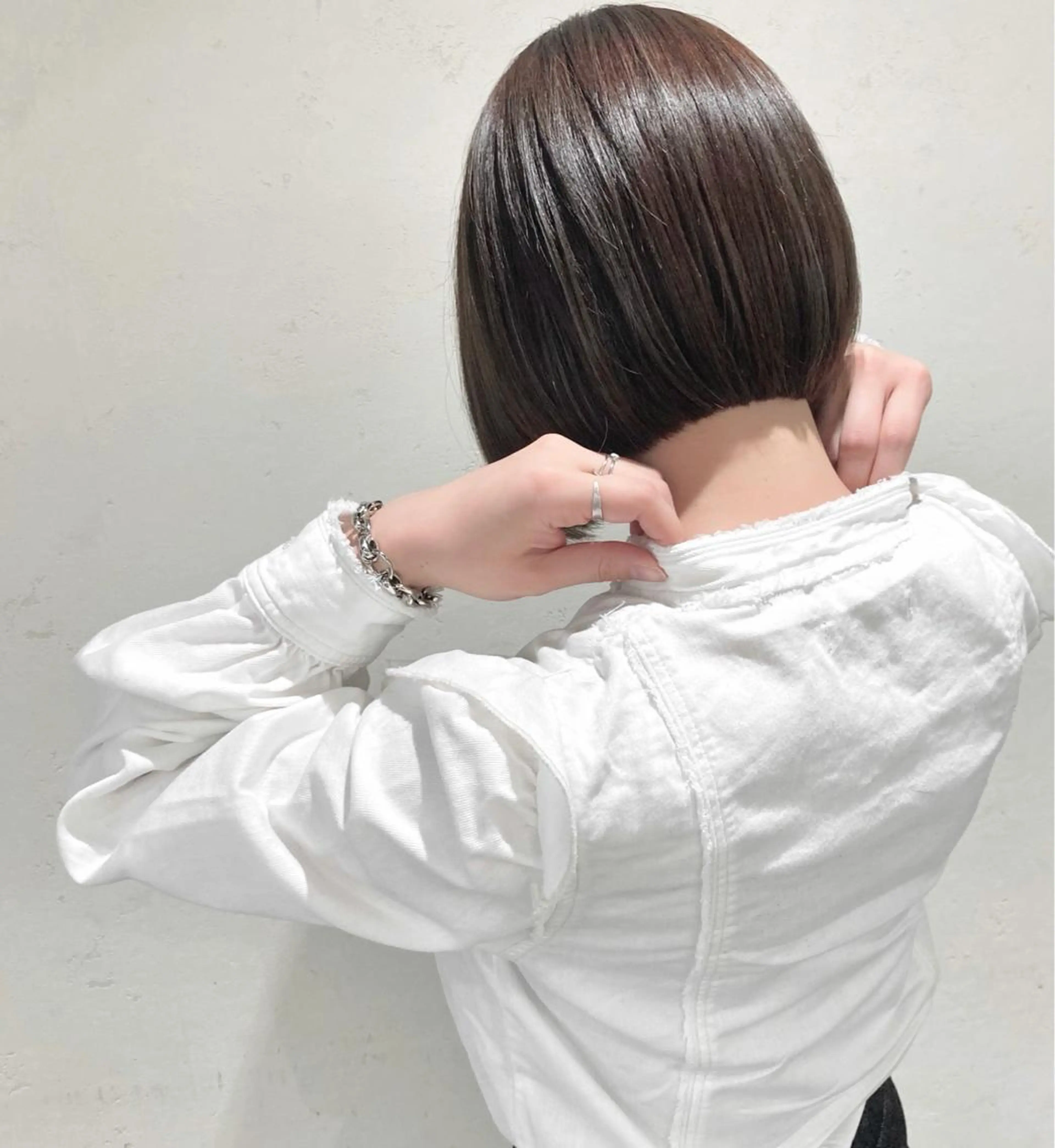 ショート カラー 前下がりボブ アッシュ ベージュカラー 透明感カラー ハイライトカラー ➖石江 雷蔵➖のヘアスタイル