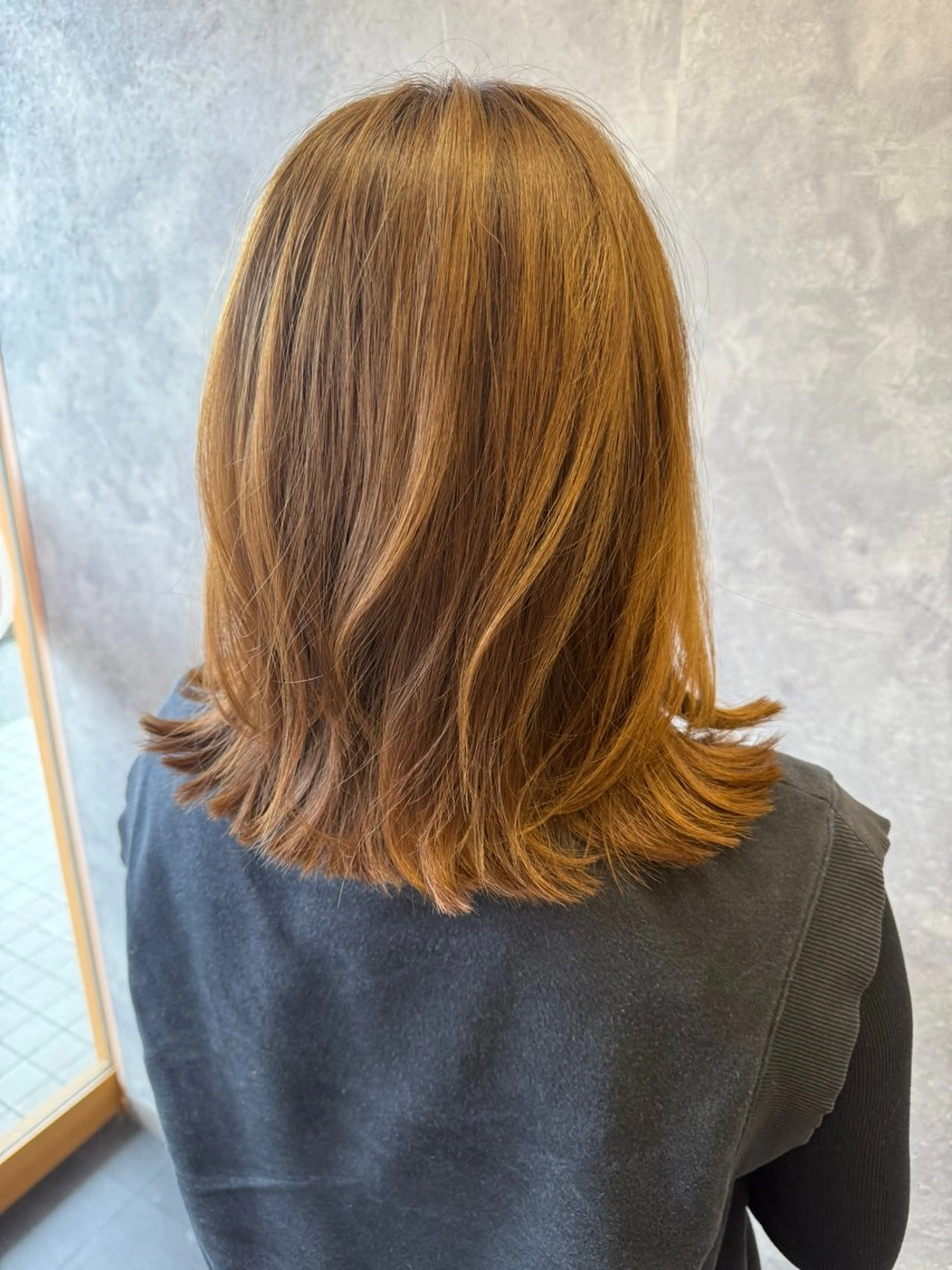 ミディアム レイヤーカット ウルフカット ウルフレイヤー カット ヘアカラー トリートメント 宮崎 風花のヘアスタイル