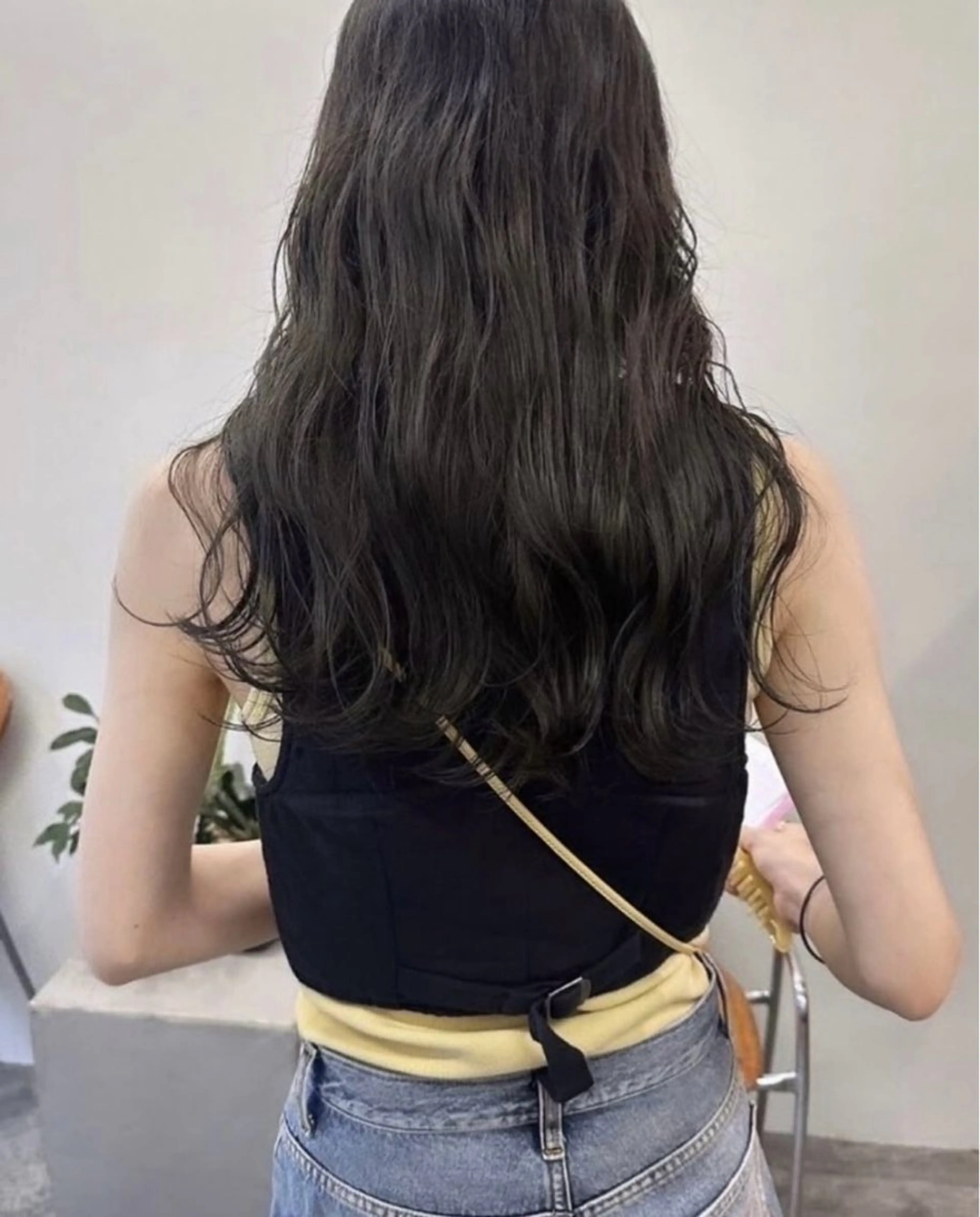 ロング カラー オリーブカラー ヘアカラー 金子 詞音のヘアスタイル