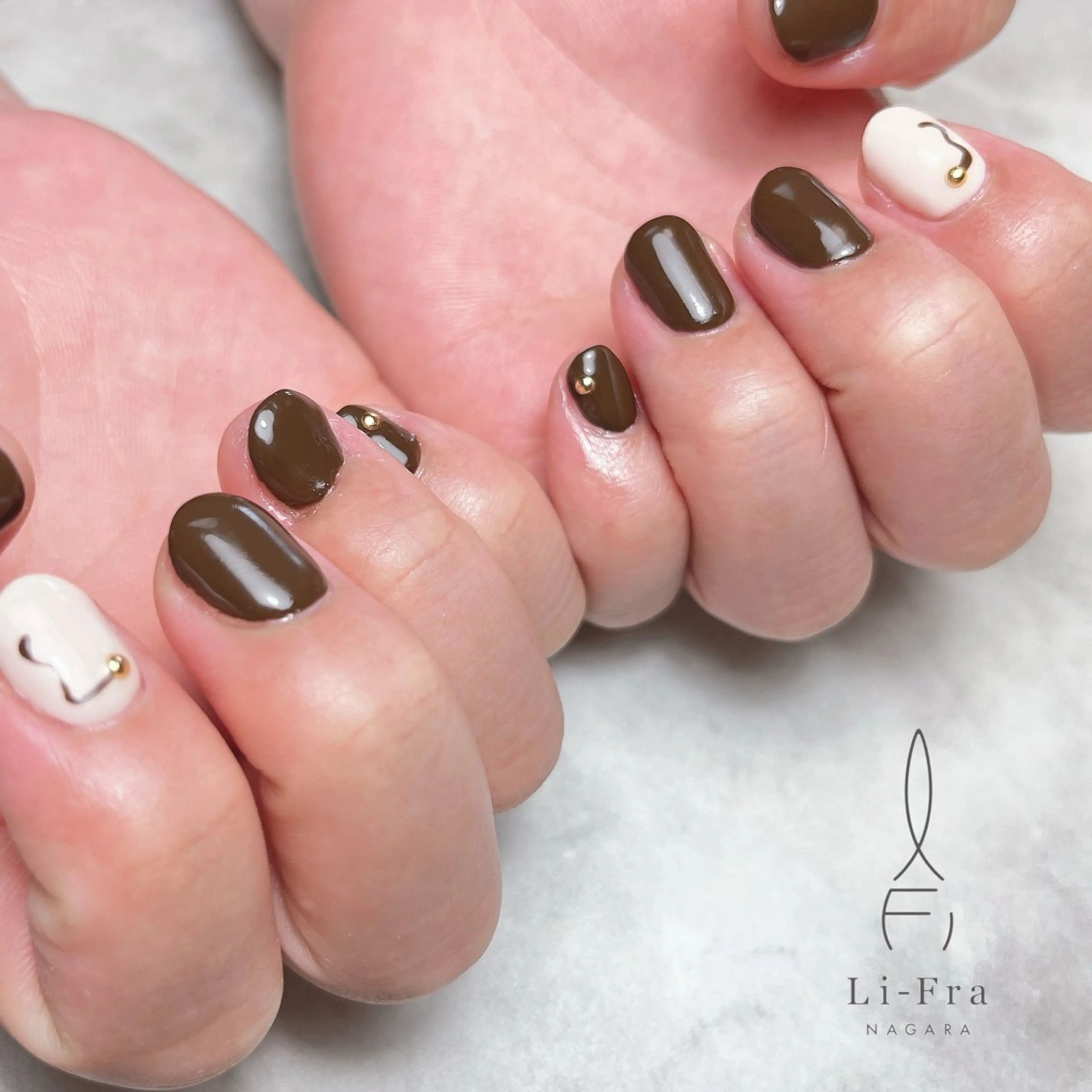 ネイル ブラウン ニュアンスネイル Li-Fra JINNOのネイルデザイン