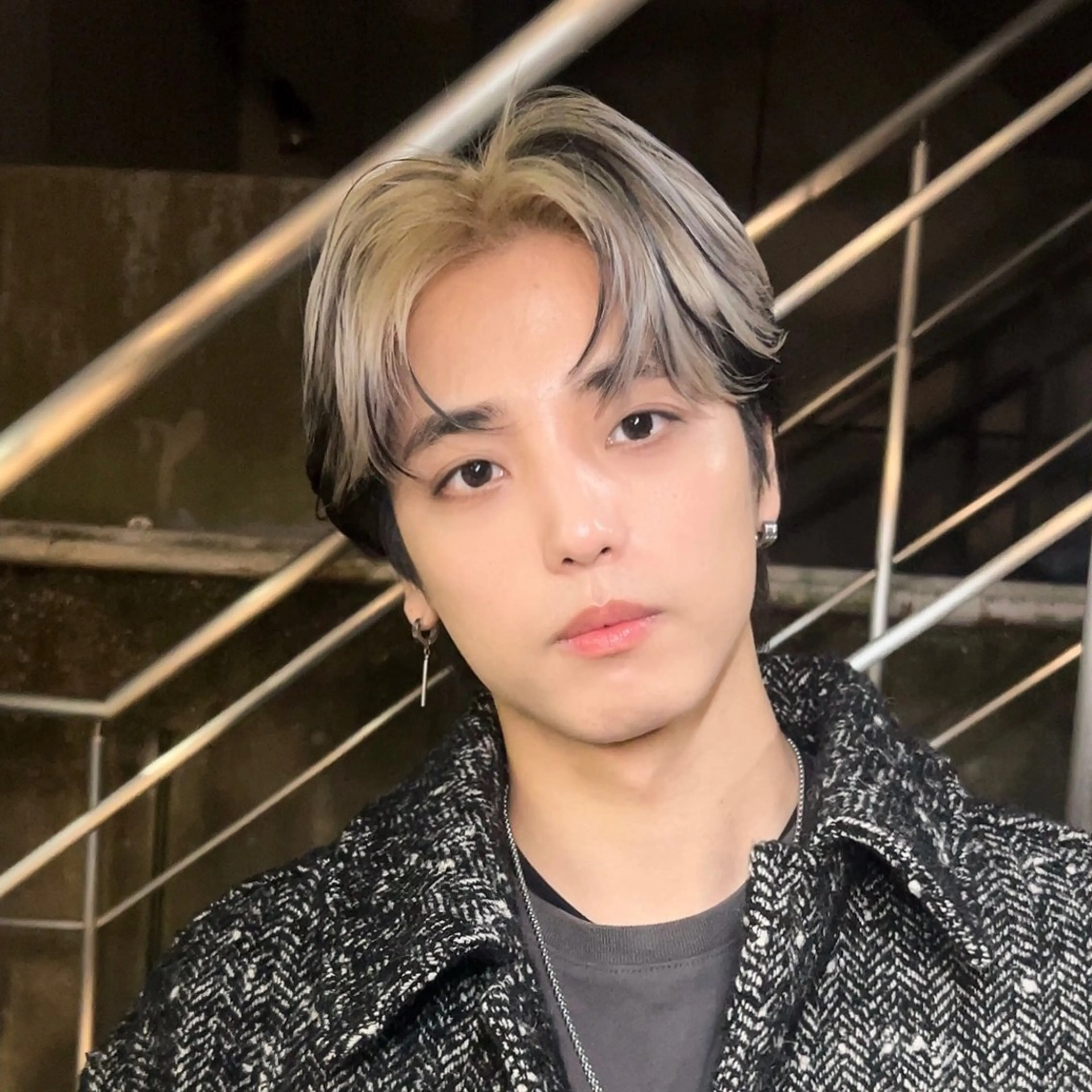 ミディアム カラー メンズ 岡田大志🇰🇷 中/韓メンズヘアのヘアスタイル