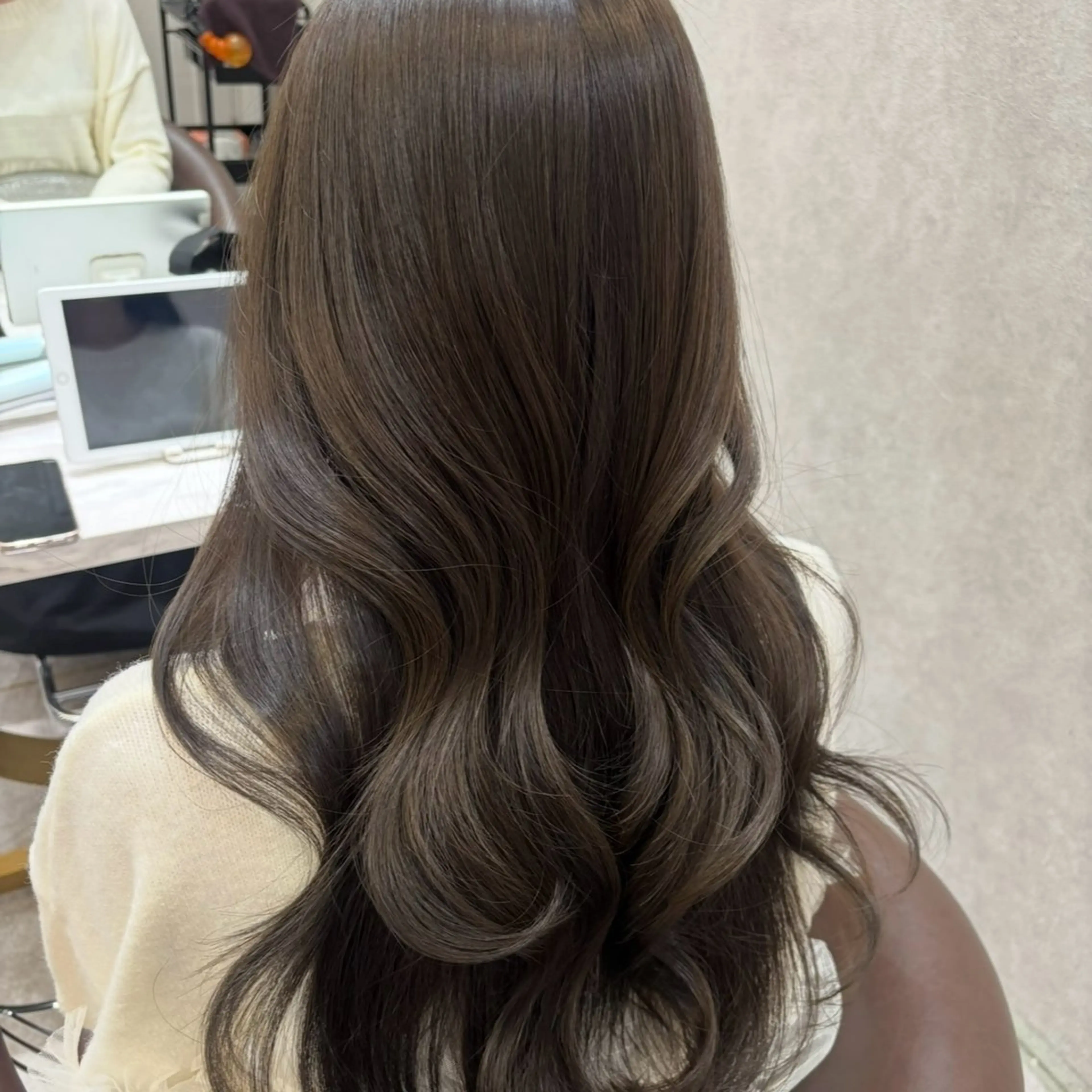 セミロング カラー ベージュカラー オリーブベージュ カット ヘアカラー トリートメント 🍒ブリーチなしカラ ー／Sakura🍒のヘアスタイル