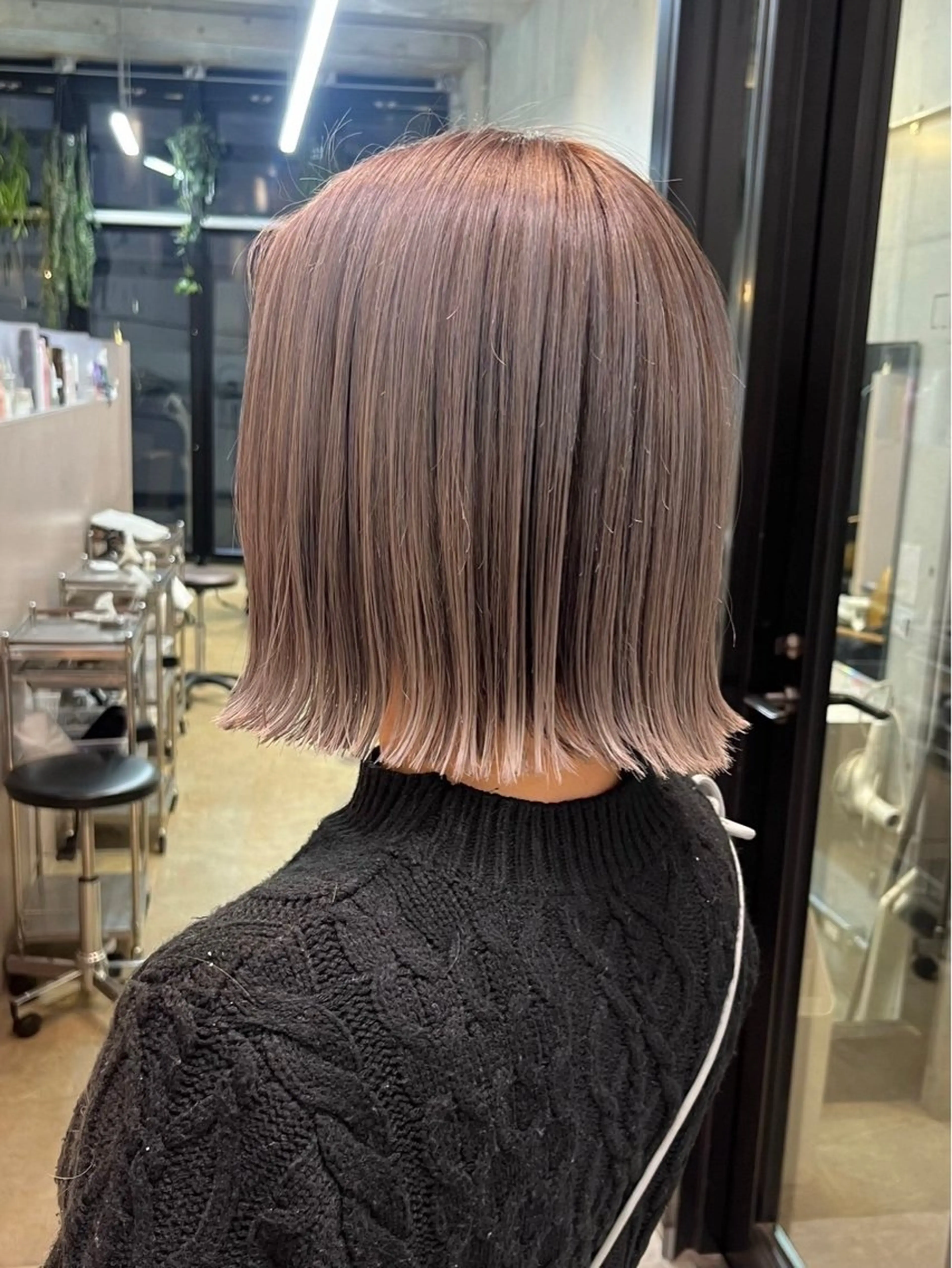 カラー ヒナ/レイヤーカット 艶感ワンカラーのヘアスタイル
