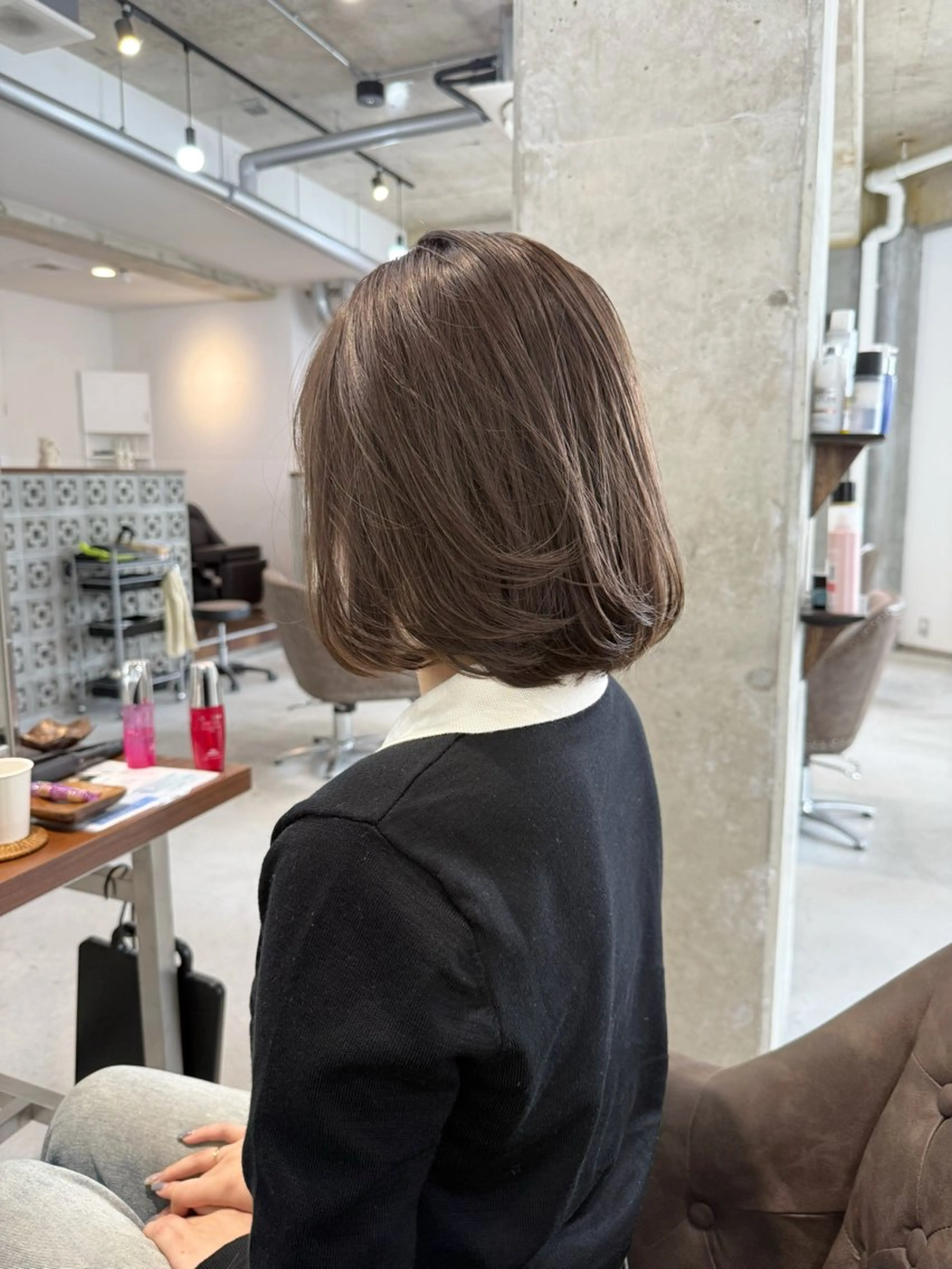 ミディアム カラー ボブ カット ヘアカラー トリートメント カイリ /レイヤーカットのヘアスタイル