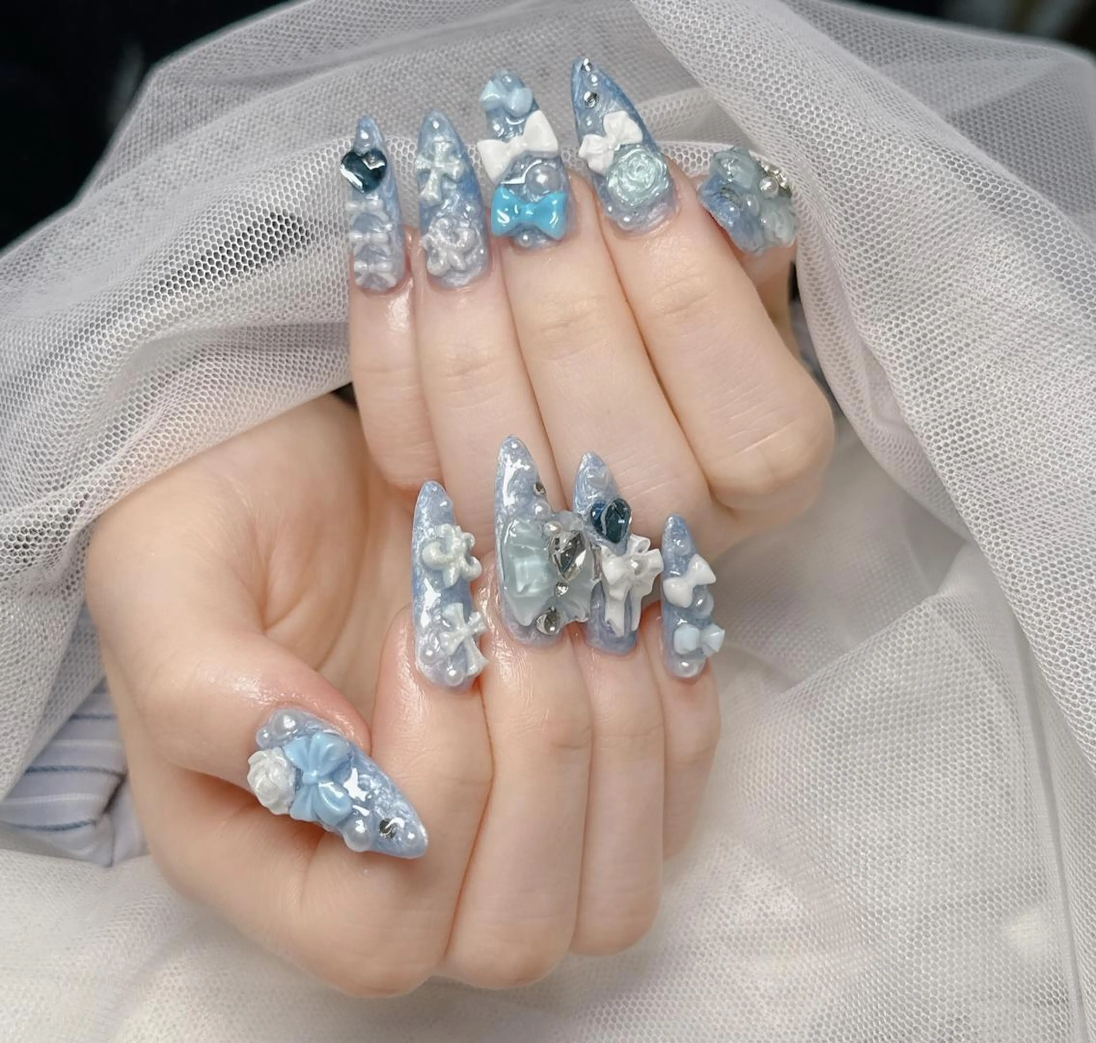 ロング 韓国風ヘア ハンドネイル ニュ クインのネイルデザイン