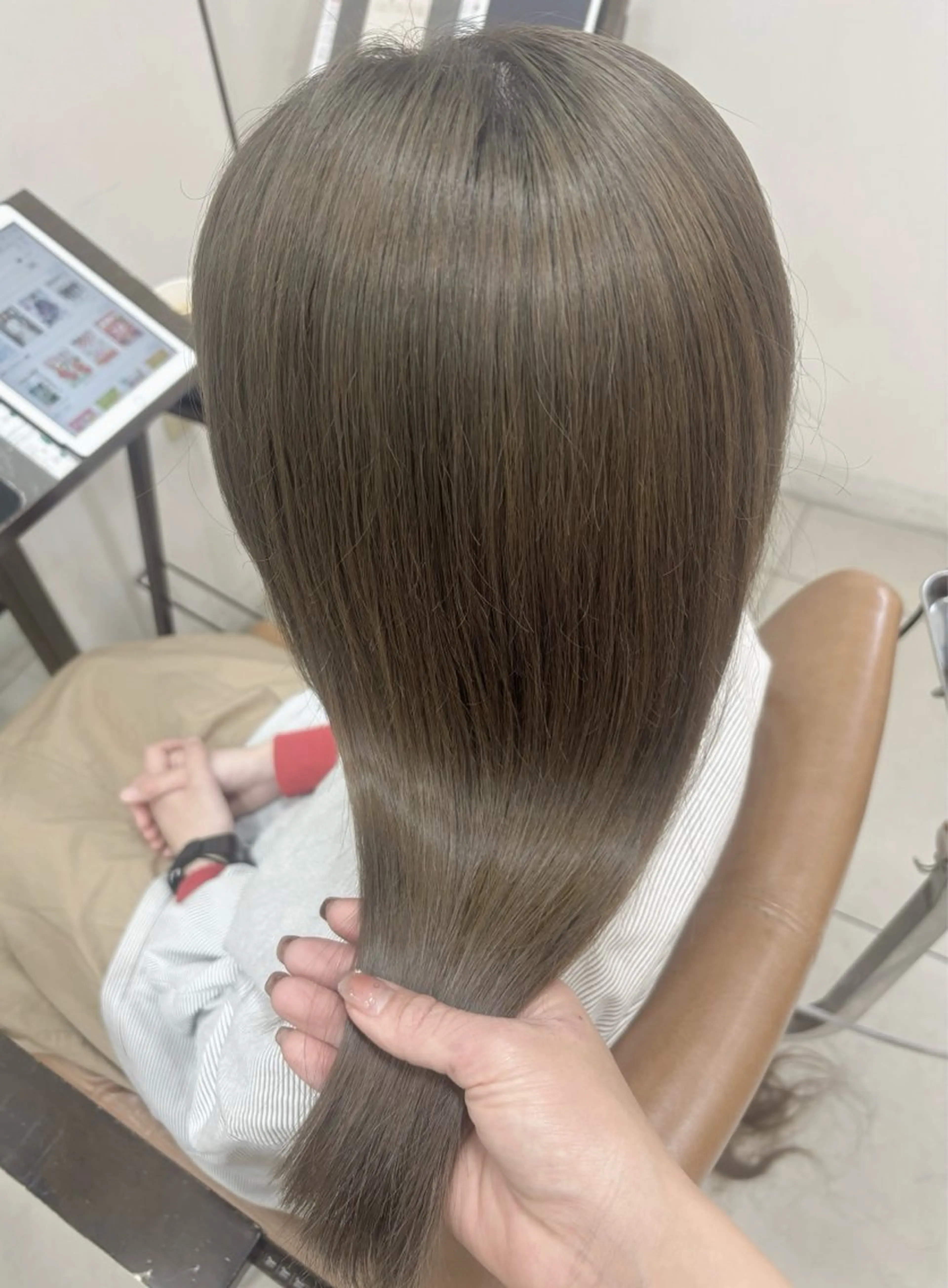 ミディアム カラー グレージュ オリーブグレージュ オリーブグレー ヘアカラー トリートメント 頭皮×髪質改善 透明感カラー💎中村のヘアスタイル