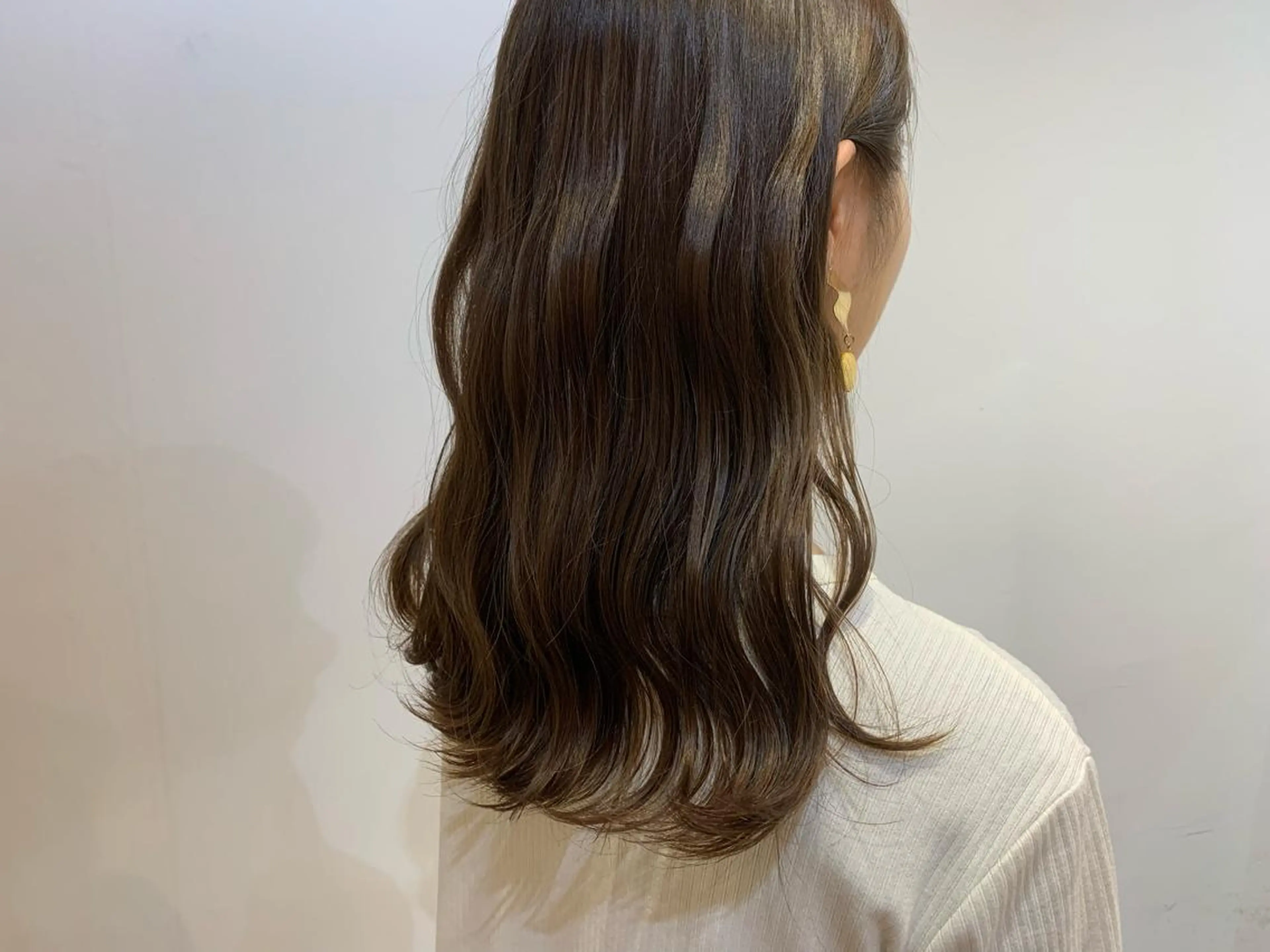 セミロング カラー ブラウンカラー ミルクティーブラウン ヘアカラー ヒロミ/アレンジ/ アンニュイ/透け感のヘアスタイル